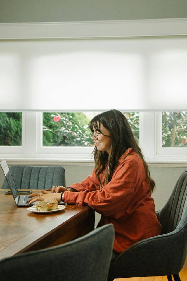 What’s the difference between face fit and recess fit roller blinds?