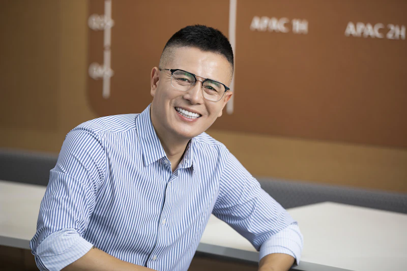 HK - smiling man in an office