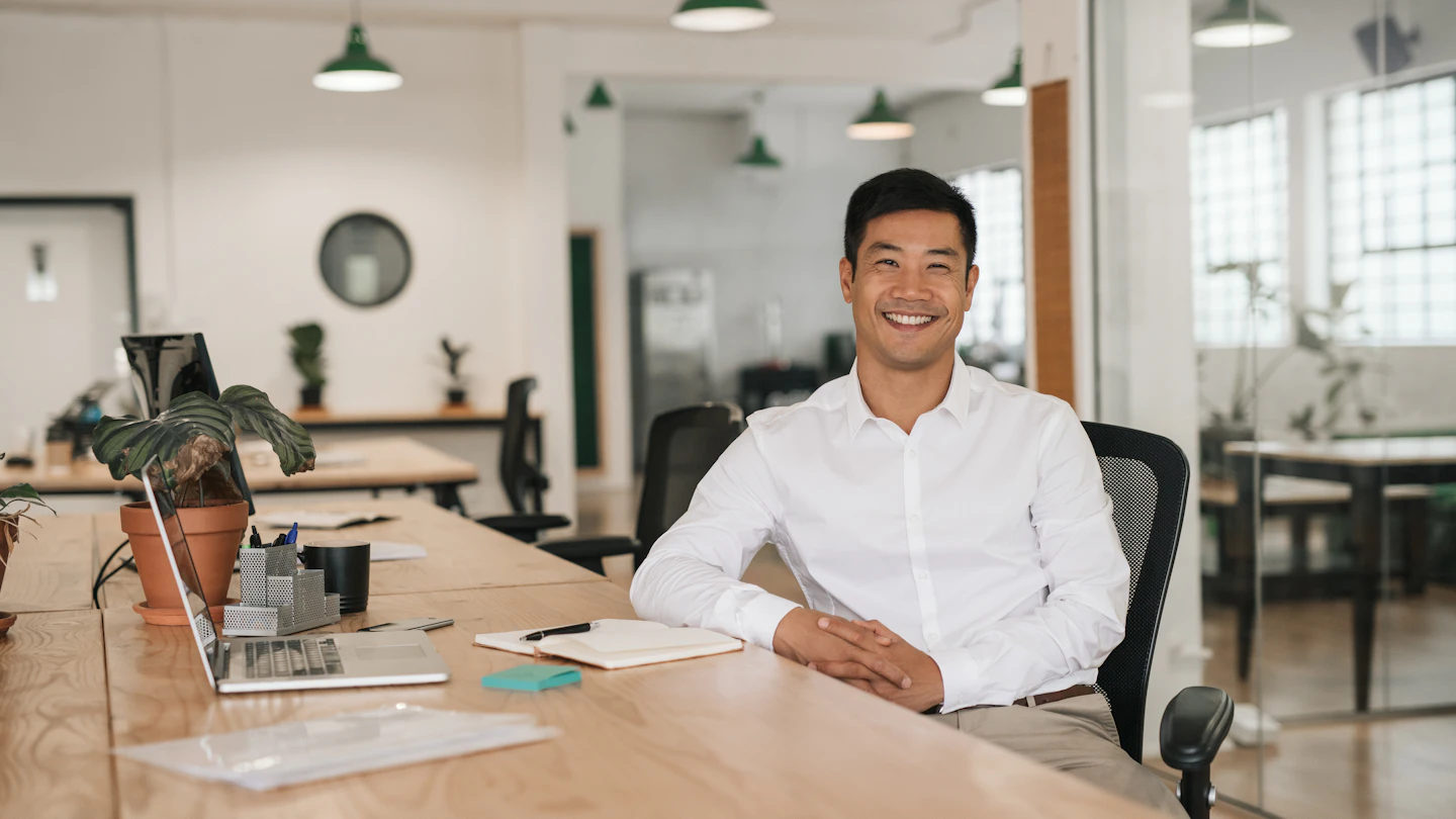 TH Why choose us Man office smiling