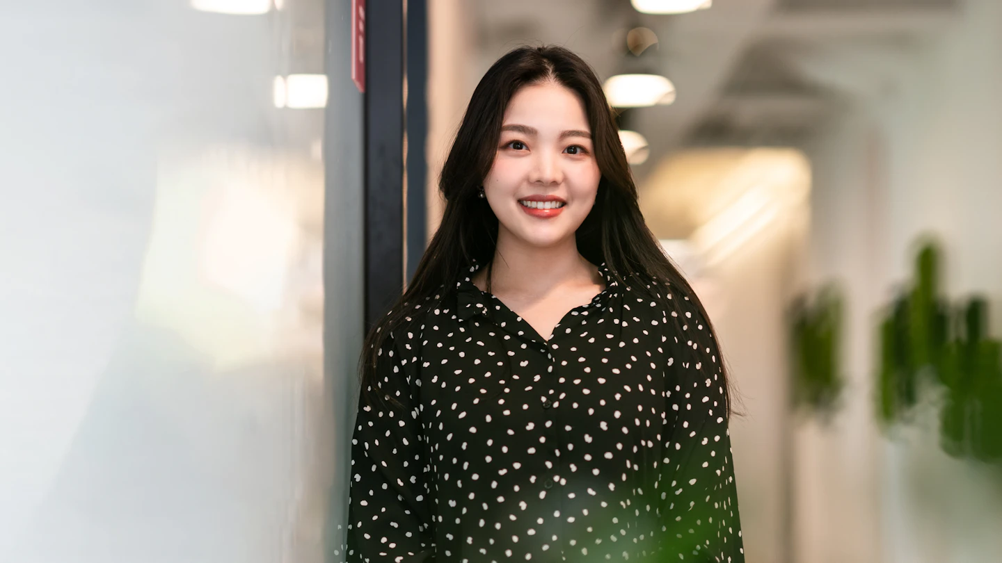 TW Career Woman Office