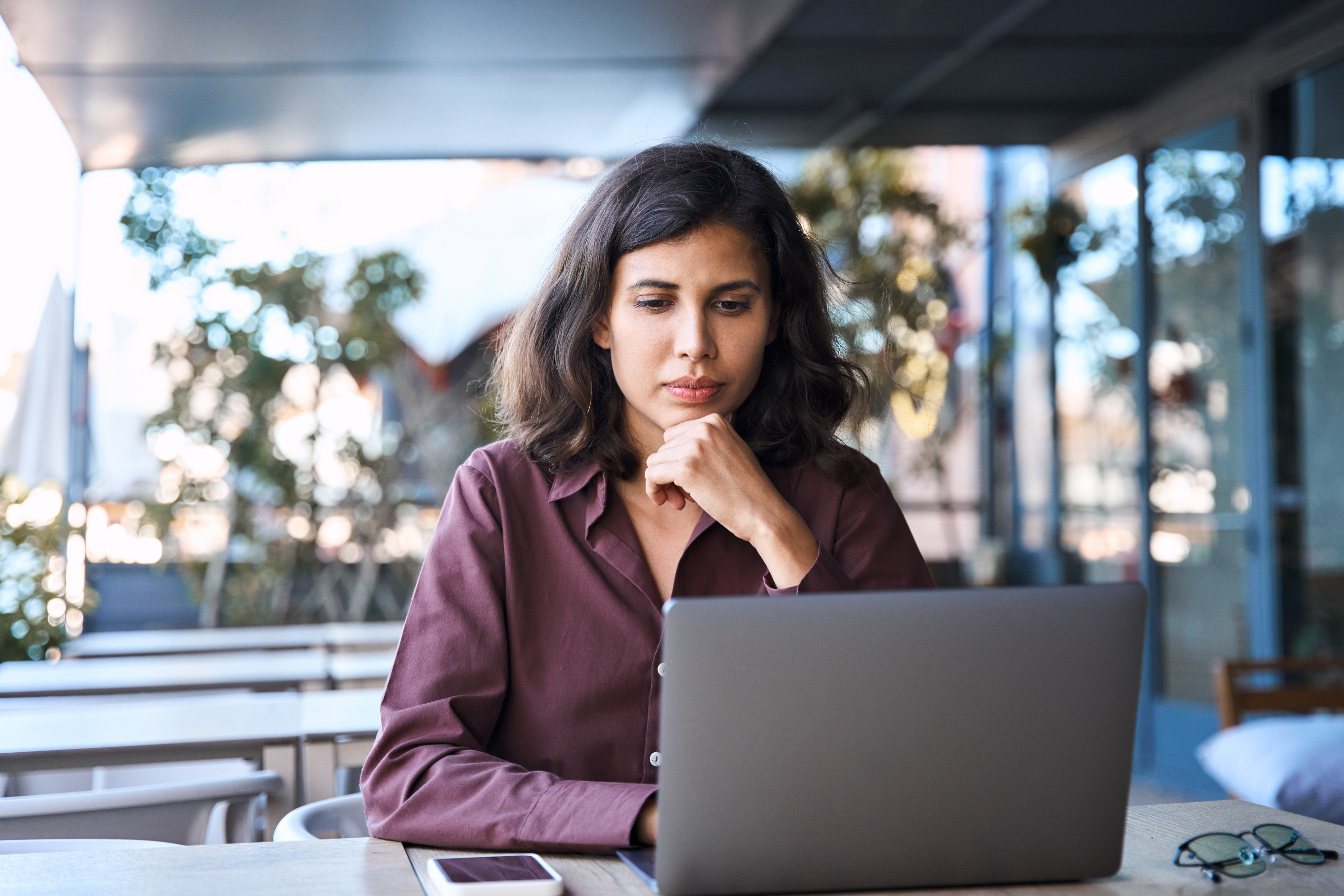 indian woman using laptop