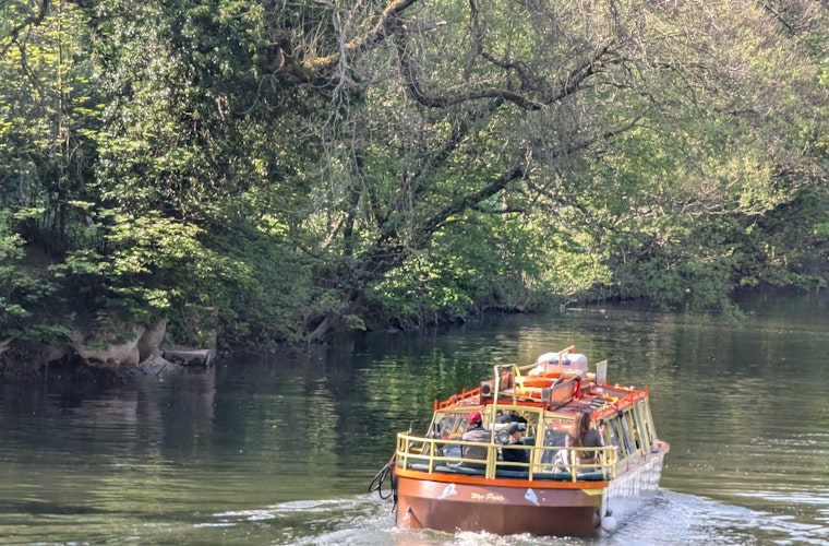 Kingfisher Cruise Leaving Dock
