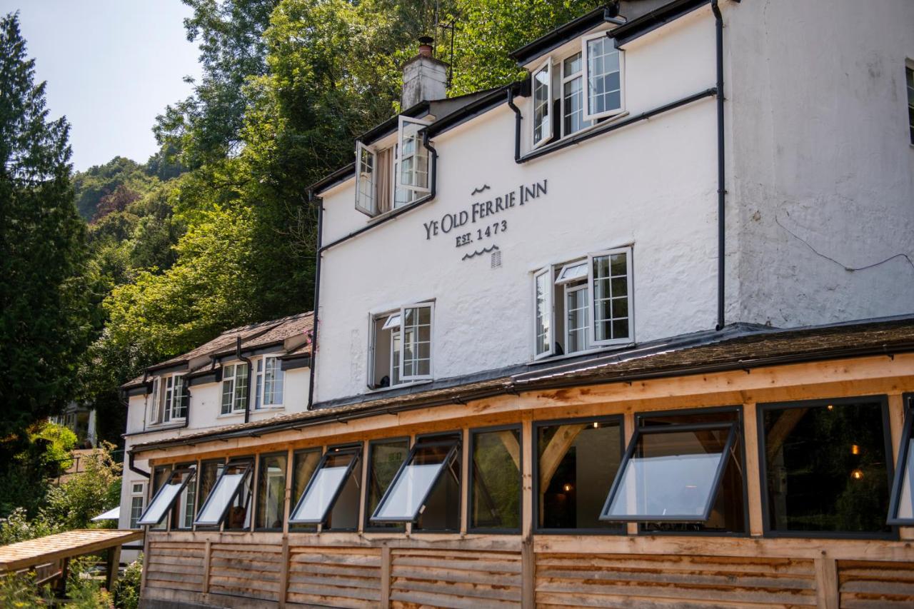 Ye Old Ferrie Inn Front View