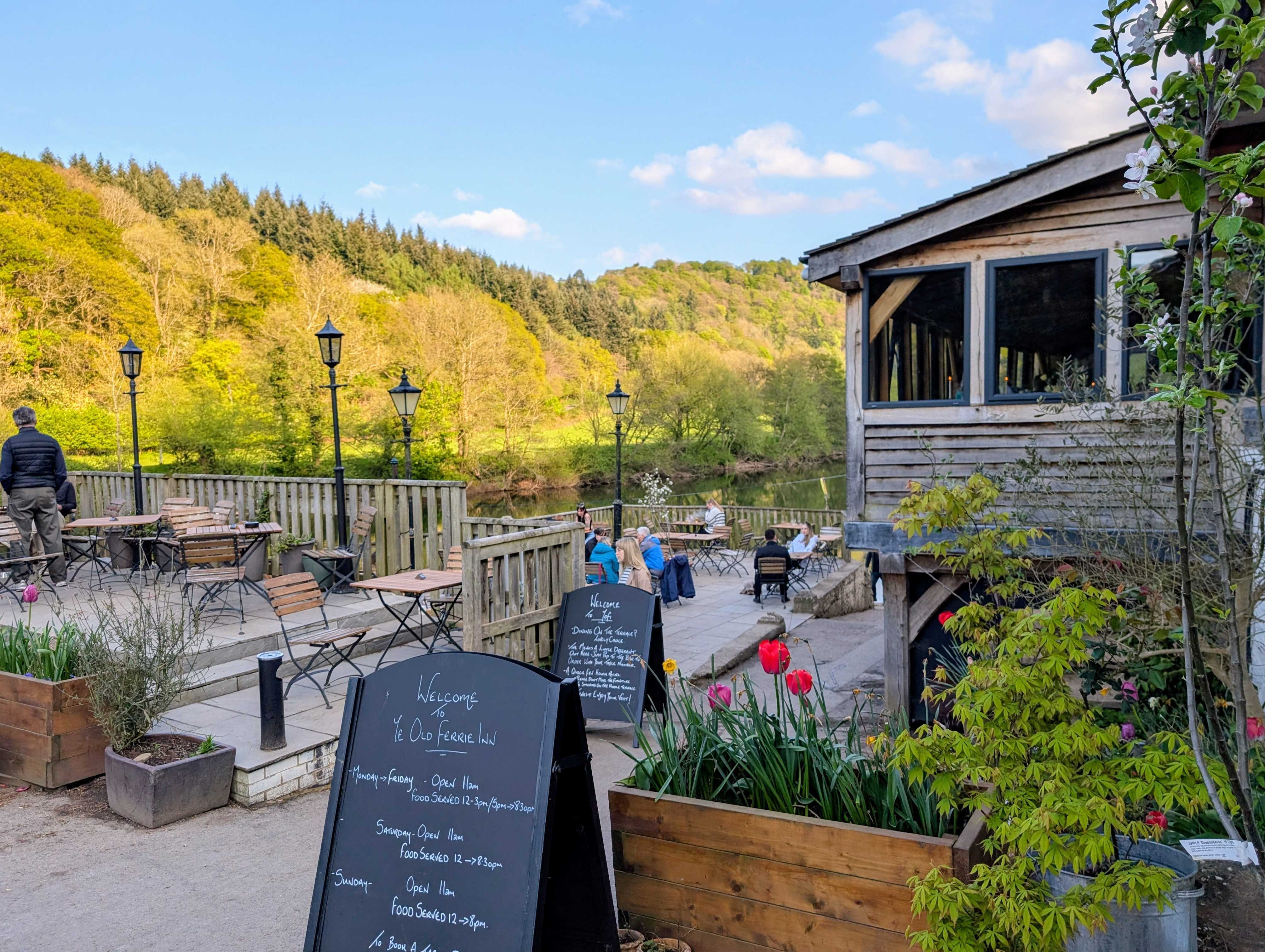 Ye Old Ferrie Inn Seating