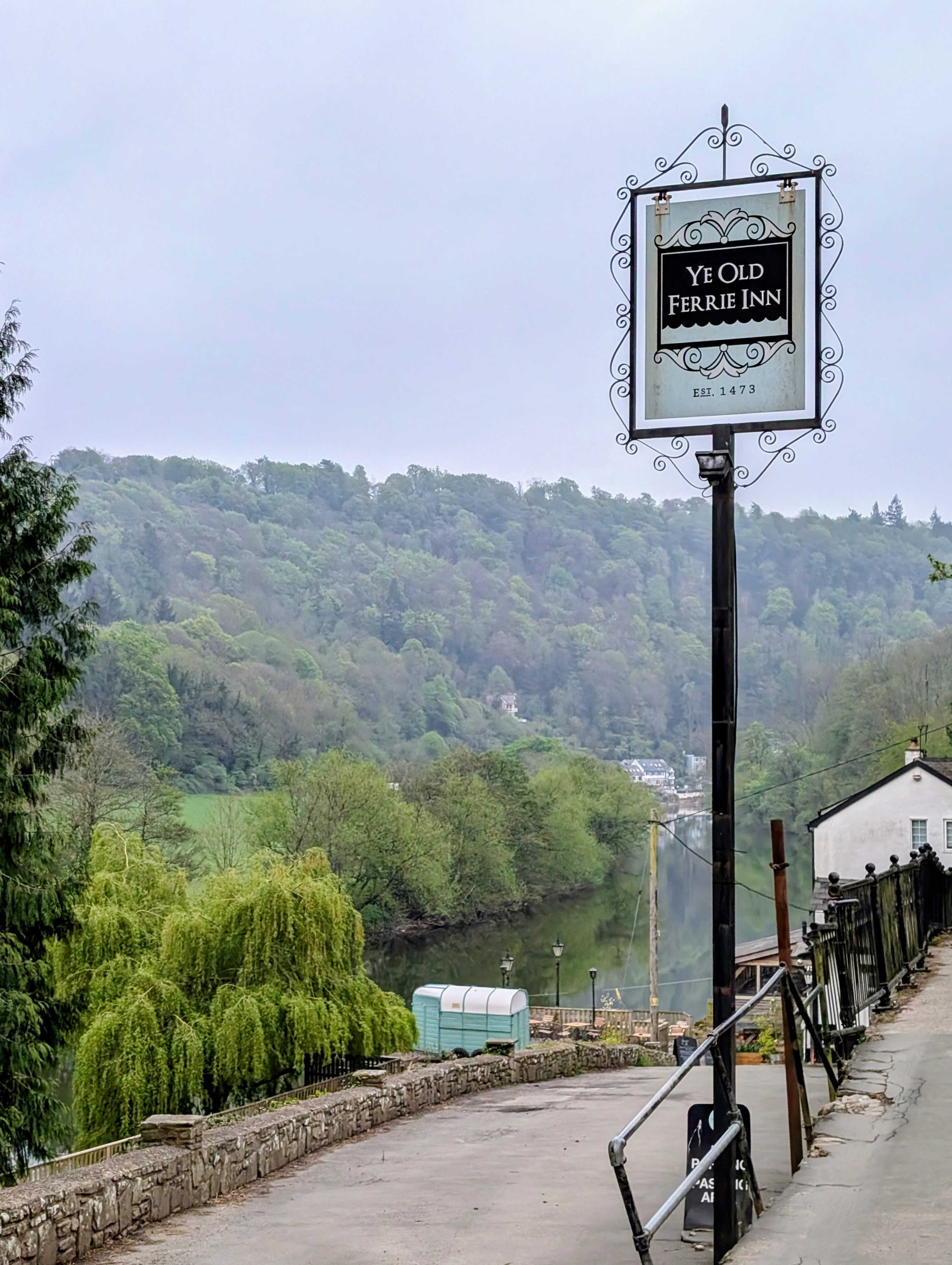Ye Old Ferrie Inn Entrance