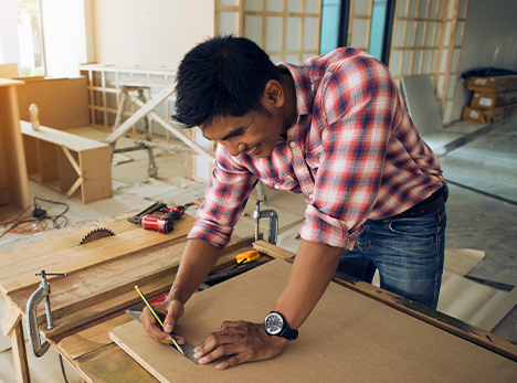 Carpenter wearing red and blue flannel shirt