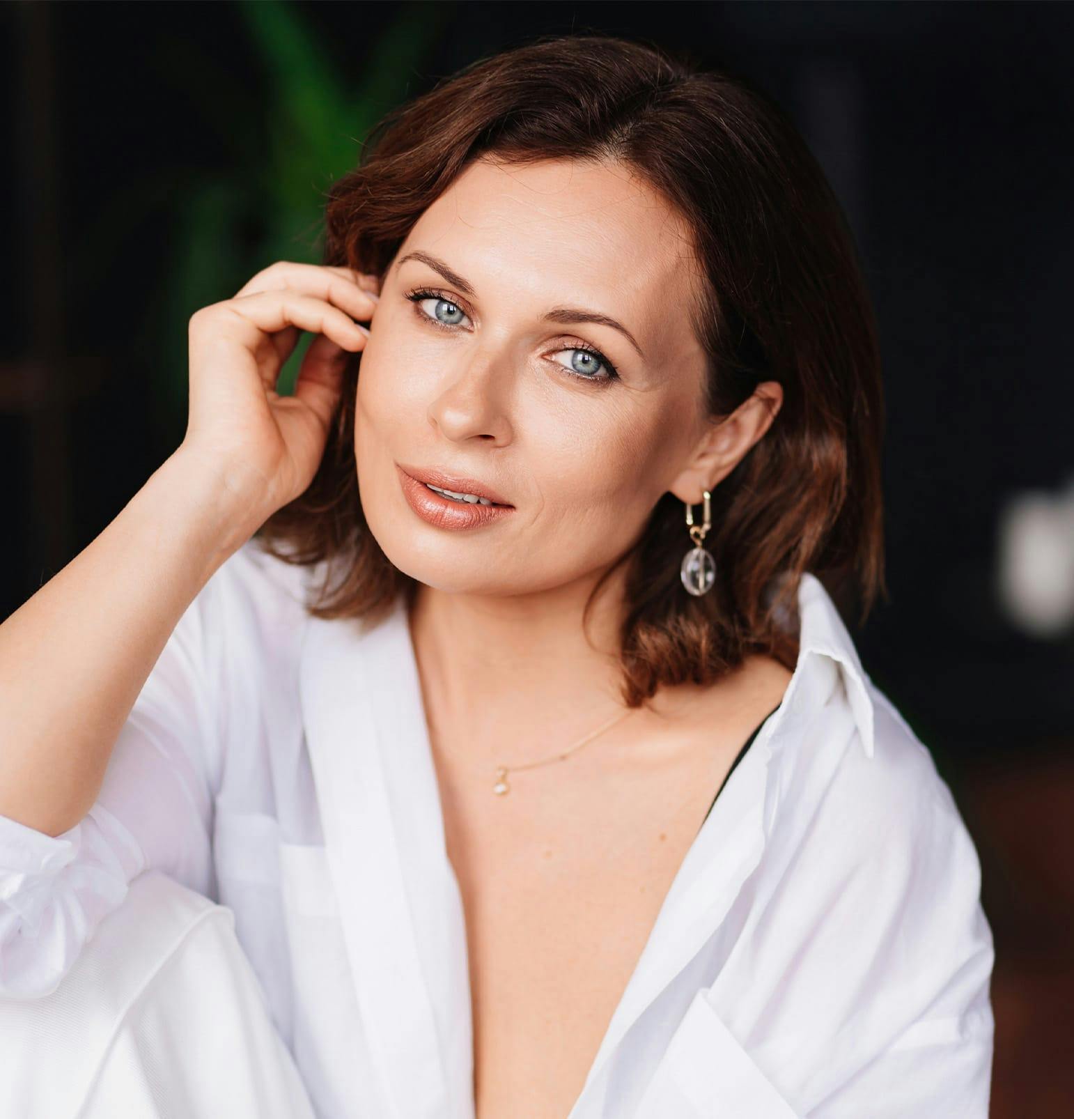 woman with short brown hair with blue eyes