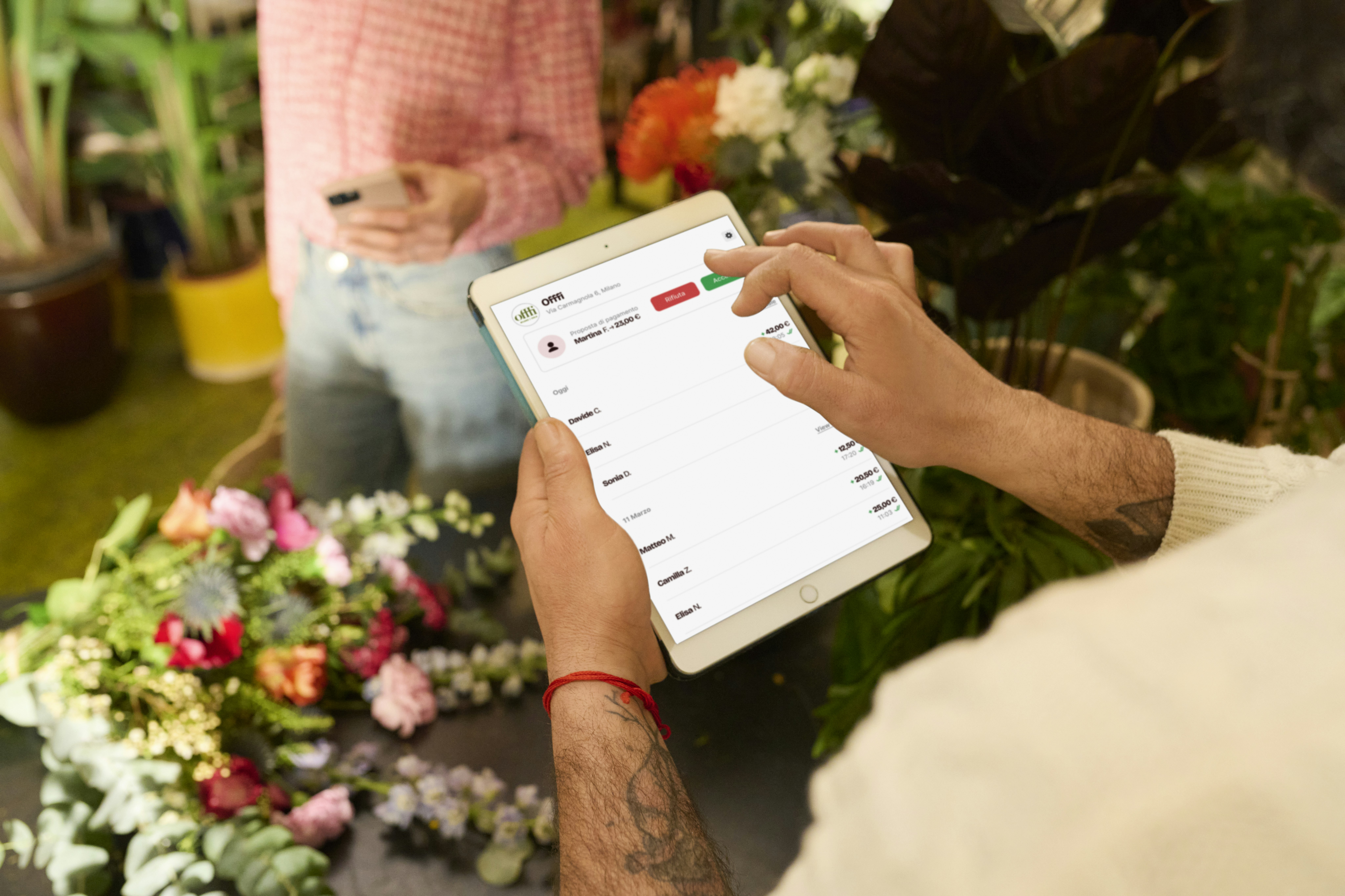 Un'esercente riceve agevolmente un pagamento su Satispay Business