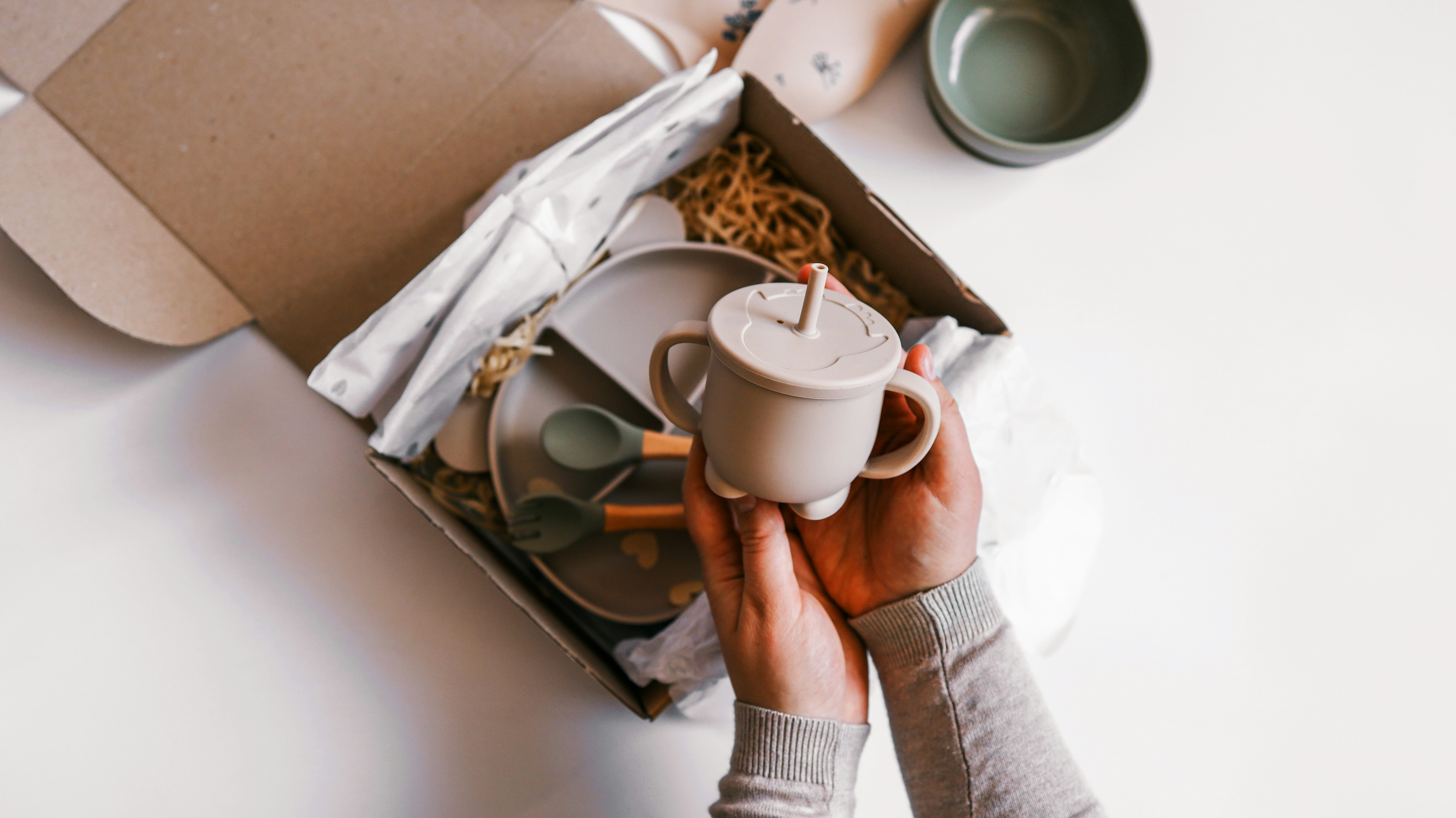 Un pacco aperto, ricevuto a casa e pagato online con Satispay