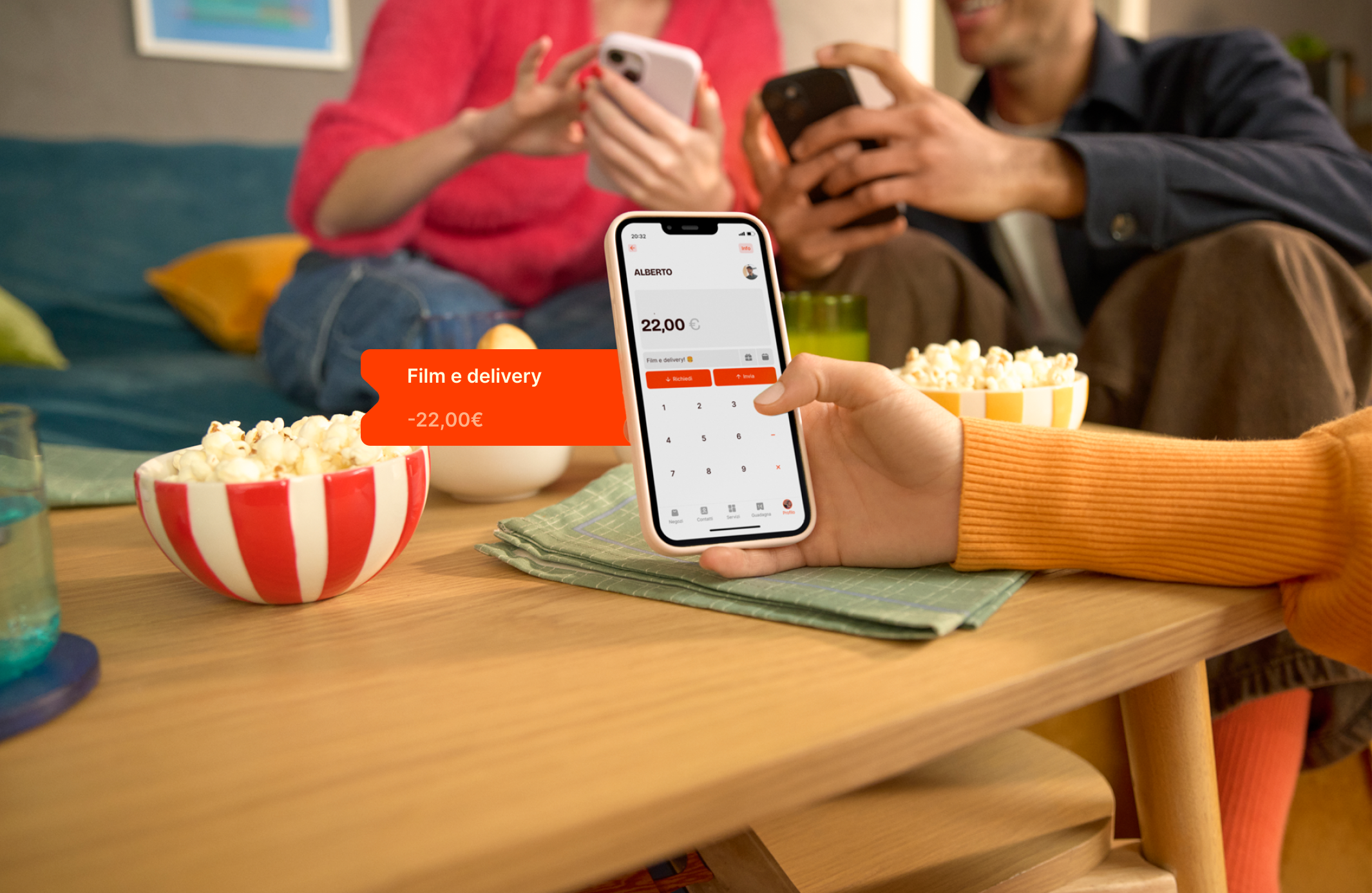 Persone che si mandano del denaro tramite Satispay