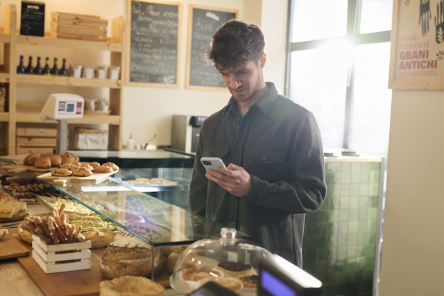 Pagare con lo smartphone: vantaggi e sicurezza dei pagamenti mobile