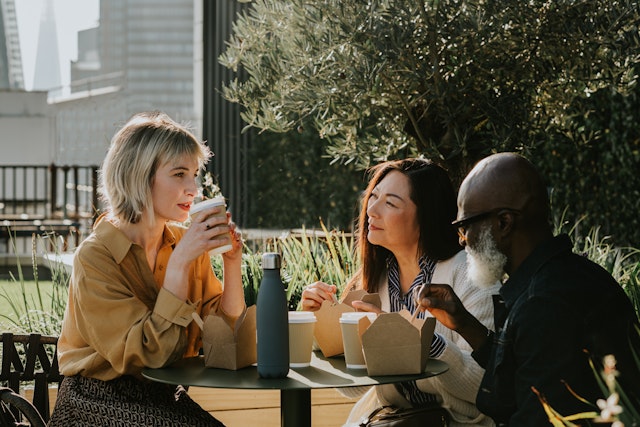 Come usare i buoni pasto per organizzare un pranzo di team