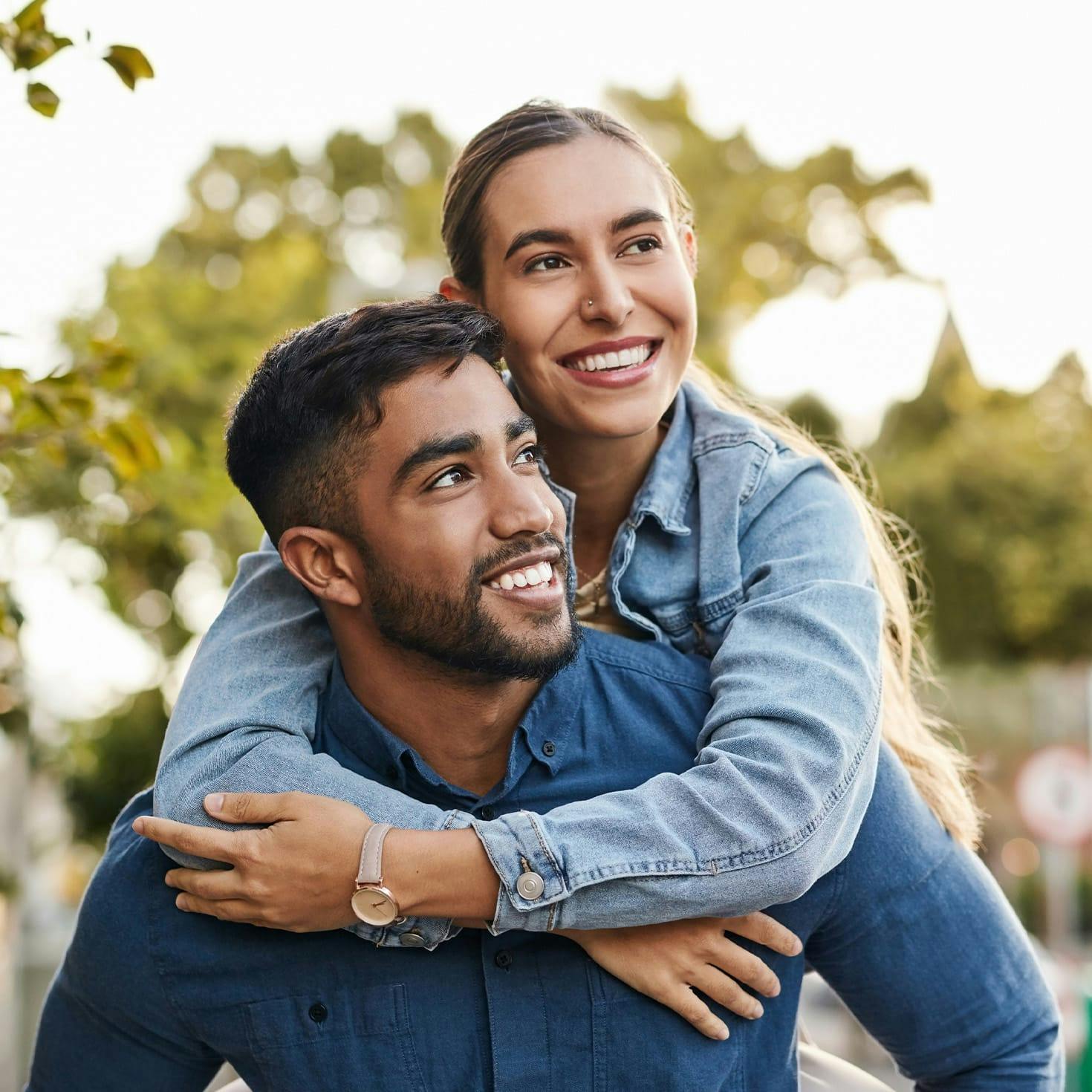 woman hugging a man's shoulders from behind