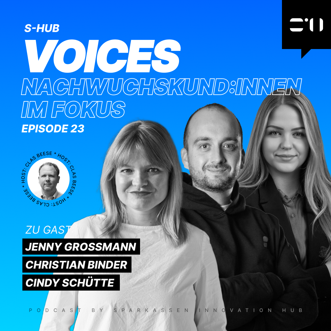 Cover VOICES Podcast Episode 23 mit Cindy Schütte, Jenny Großmann, Christian Binder und Host Clas Beese