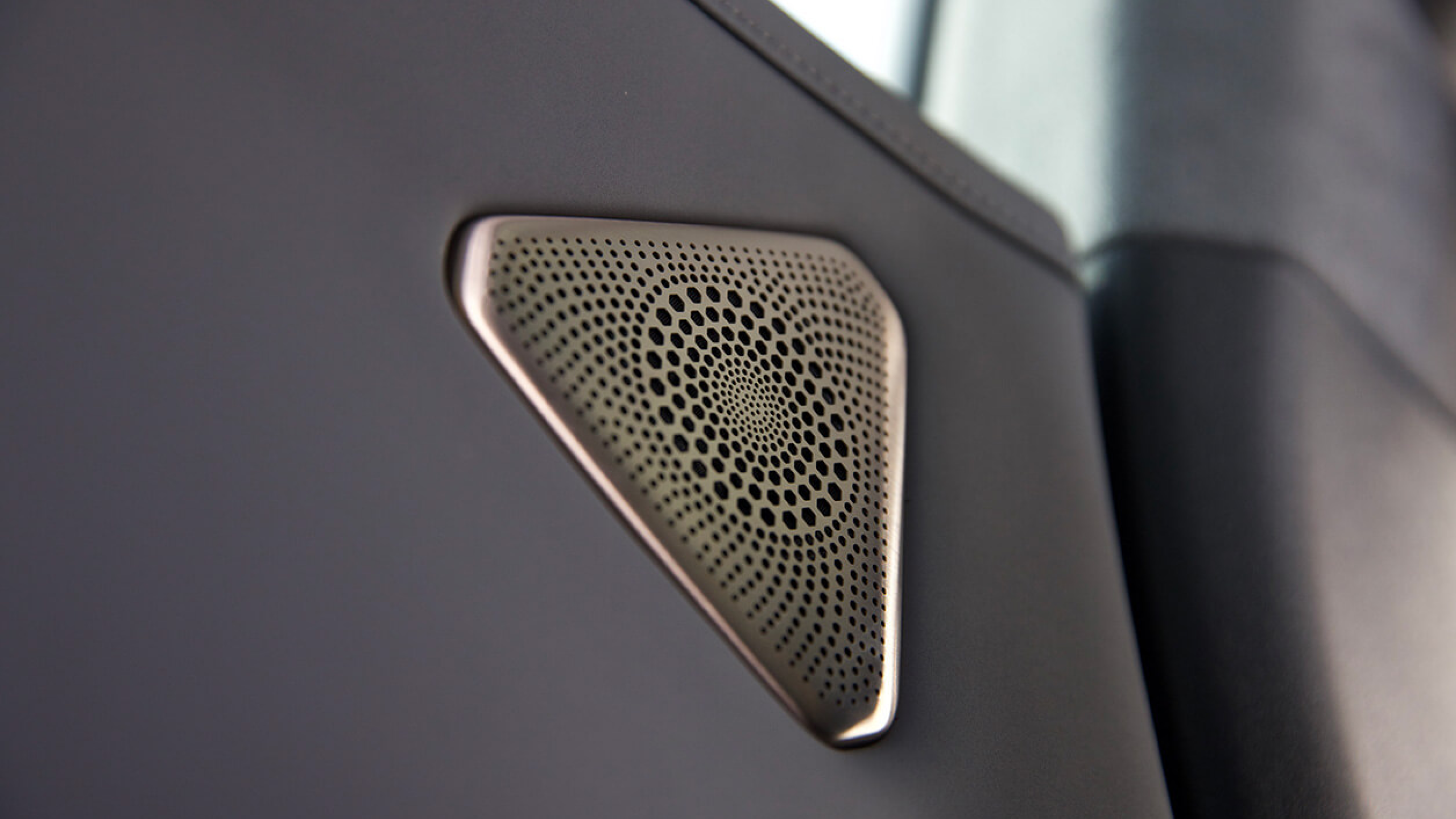 ZEEKR X: El SUV Eléctrico Urbano que Redefine el Lujo, la Tecnología y el Confort - miniatura 8