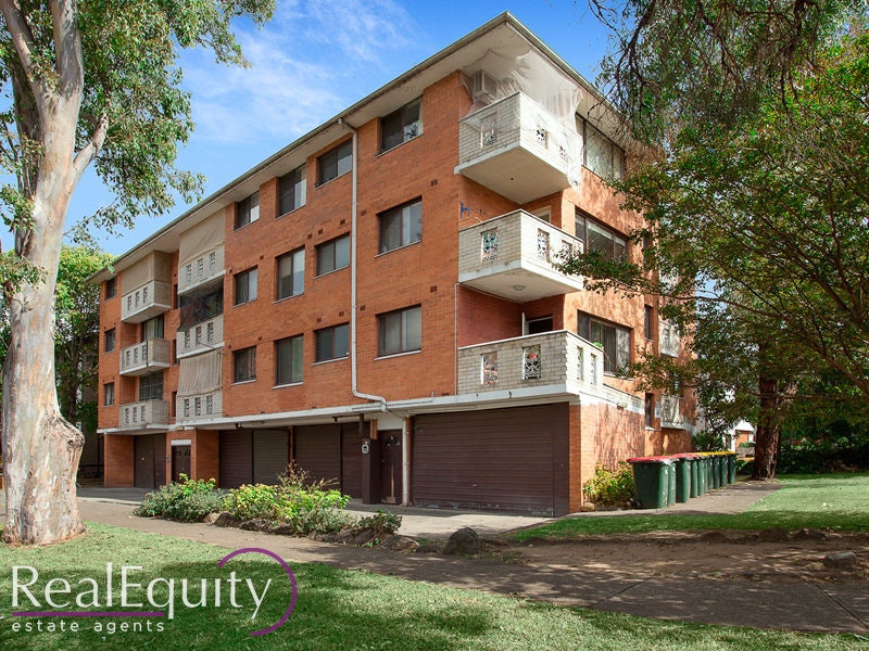 Image of apartment building