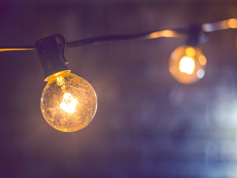 Lampen leuchten. Bild von Pexels auf Pixabay