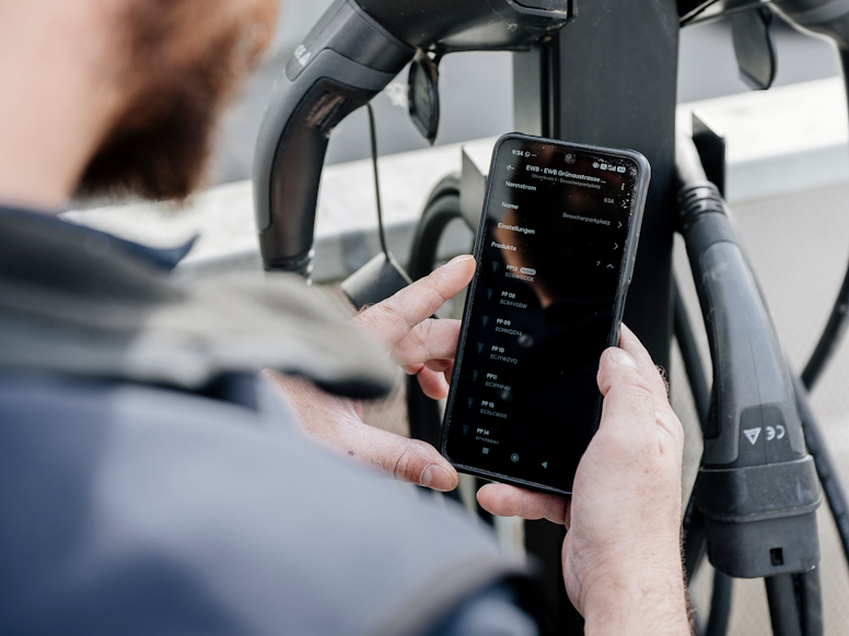 E-Ladestation mit App verbinden.