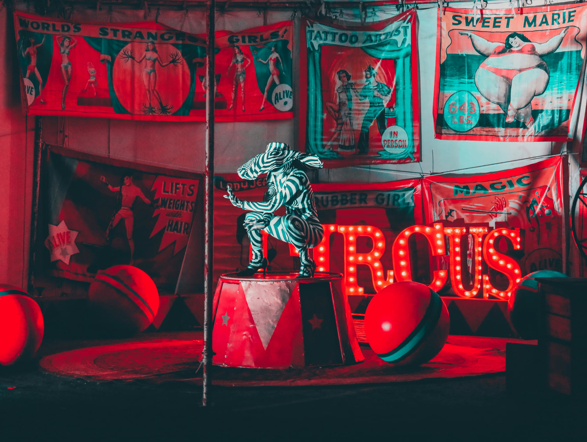 Circus red and white neon sign - Photo by JOSHUA COLEMAN on Unsplash