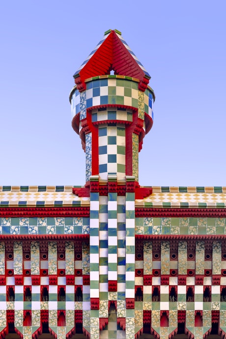 Casa Vicens is taking part in the Festa Major de Gràcia with discounts, family workshops and a special prize in the decorated streets competition 