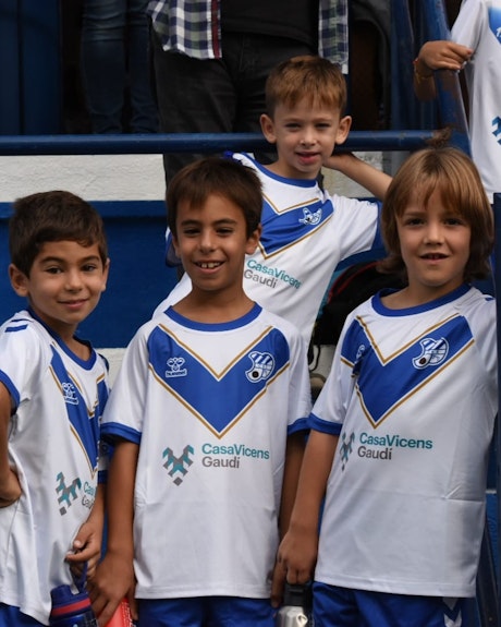 Casa Vicens Gaudí renova el patrocini exclusiu de l’Escola de Futbol del Club Esportiu Europa per a les dues properes temporades