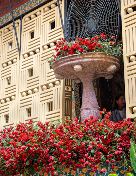 Casa Vicens recupera la tradició de Santa Rita amb roses solidàries i nous ambaixadors 
