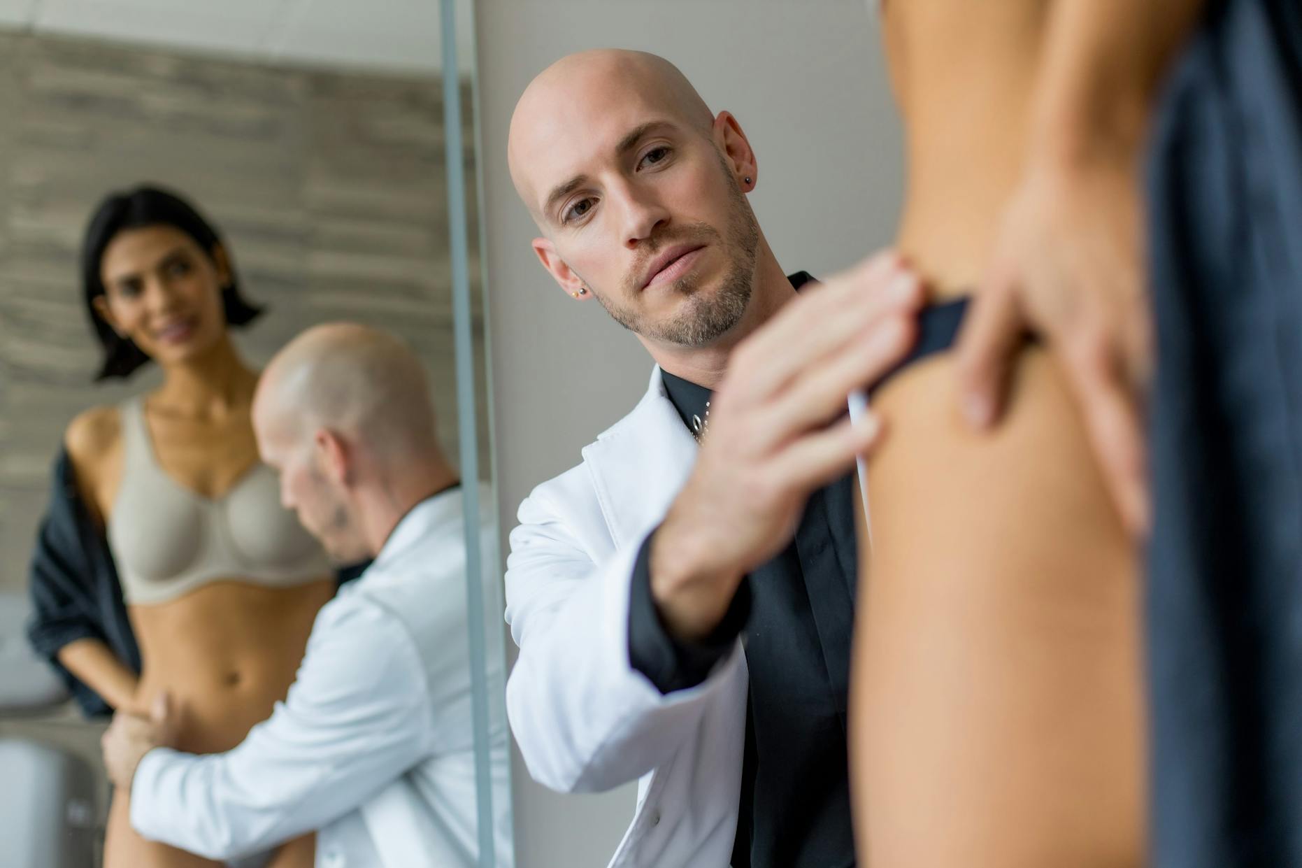 woman meeting with a plastic surgeon before mommy makeover surgery