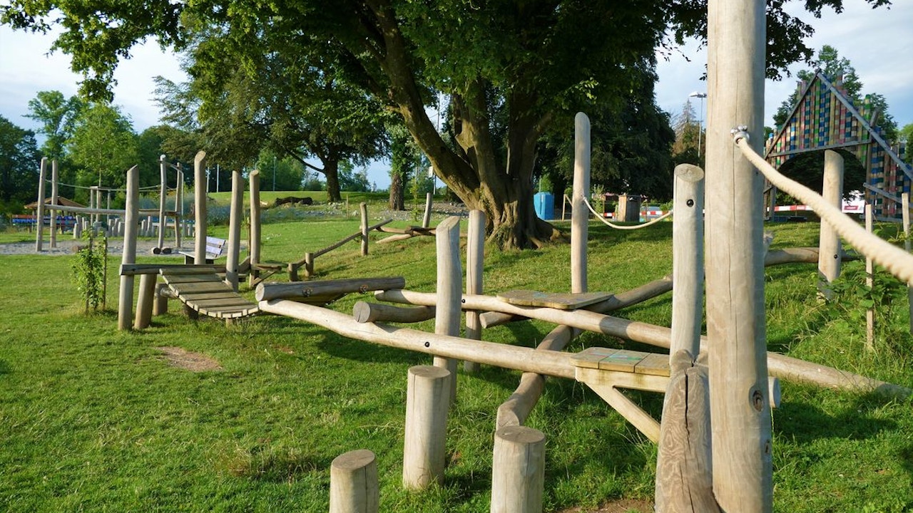 Area scolastica: parco giochi a Menzingen, Argovia