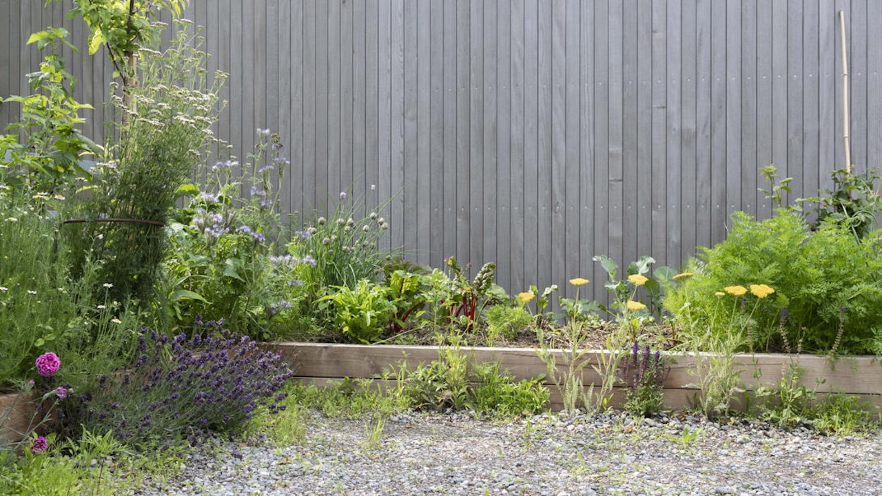 Blumen, Kräuter und Essbares findet man auf der Dachterrasse.