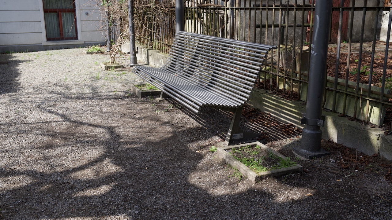 Der offene Boden unter dem Sitzplatz bleibt versickerungsfähig und bodenschonend.