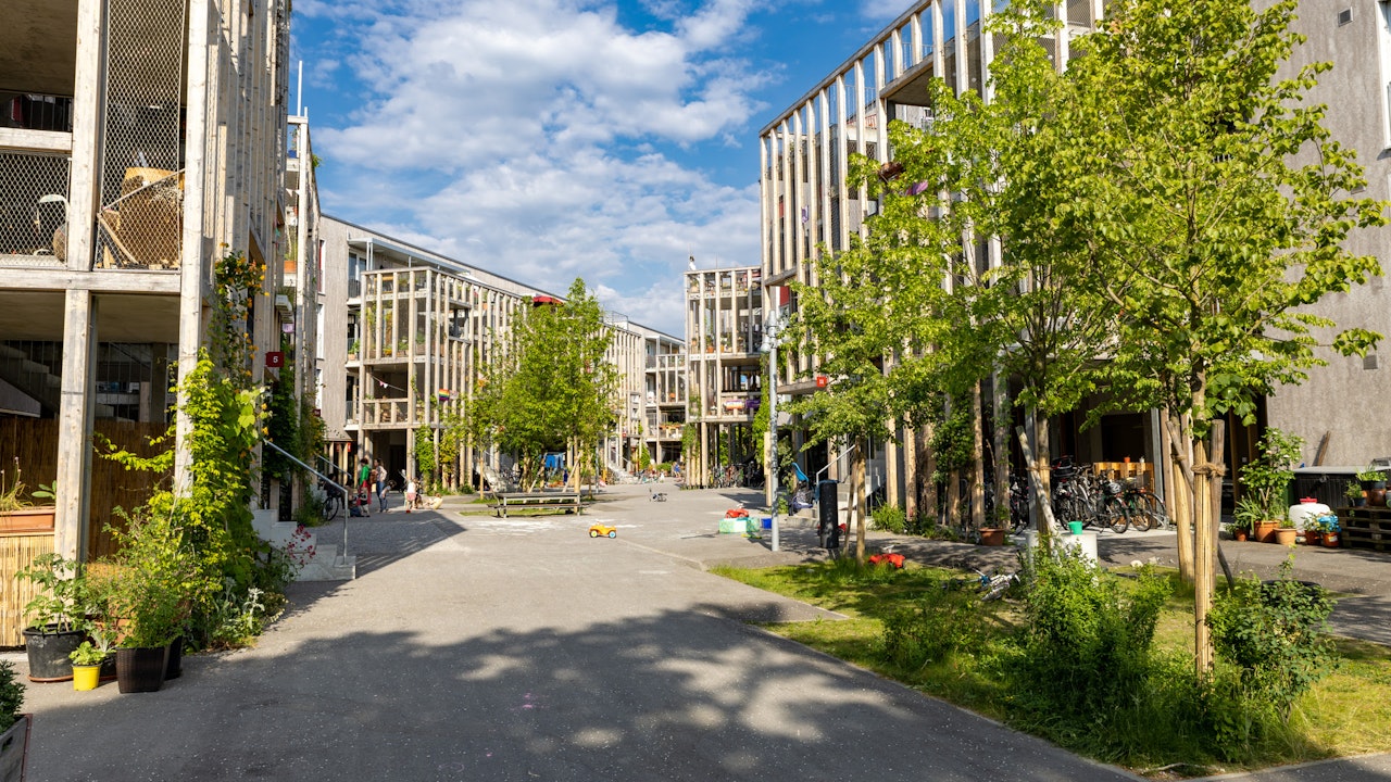 Eine Sickermulde mit Mehrwert in einer Baugenossenschaft.