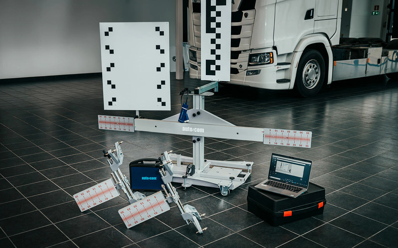 Autocom ACS rig for advanced driver assistance system on heavy commercial vehicles