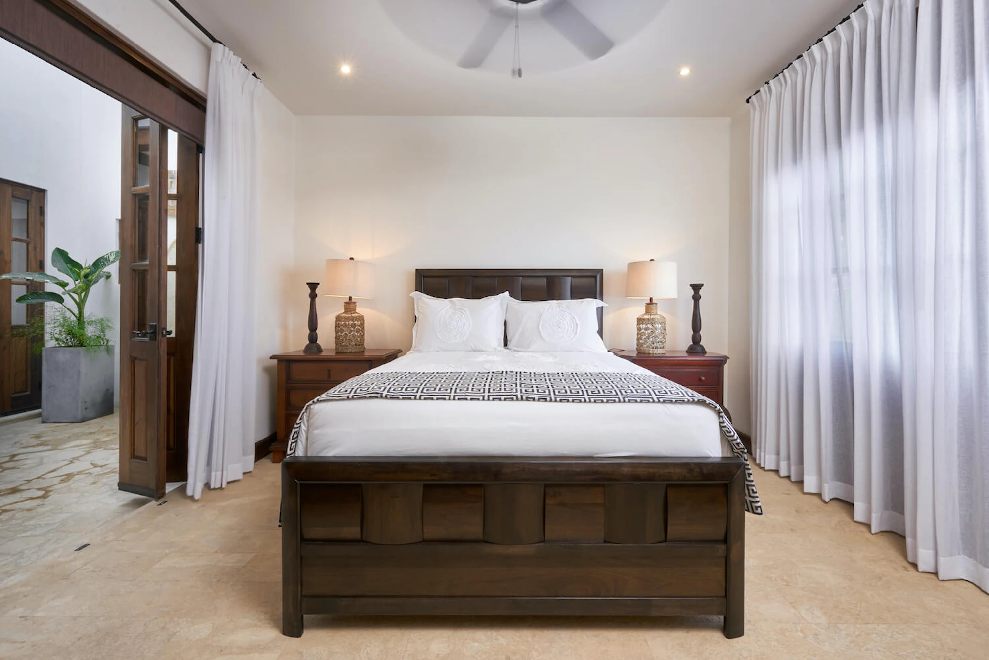 Flat  | 10 Plaza Carlota