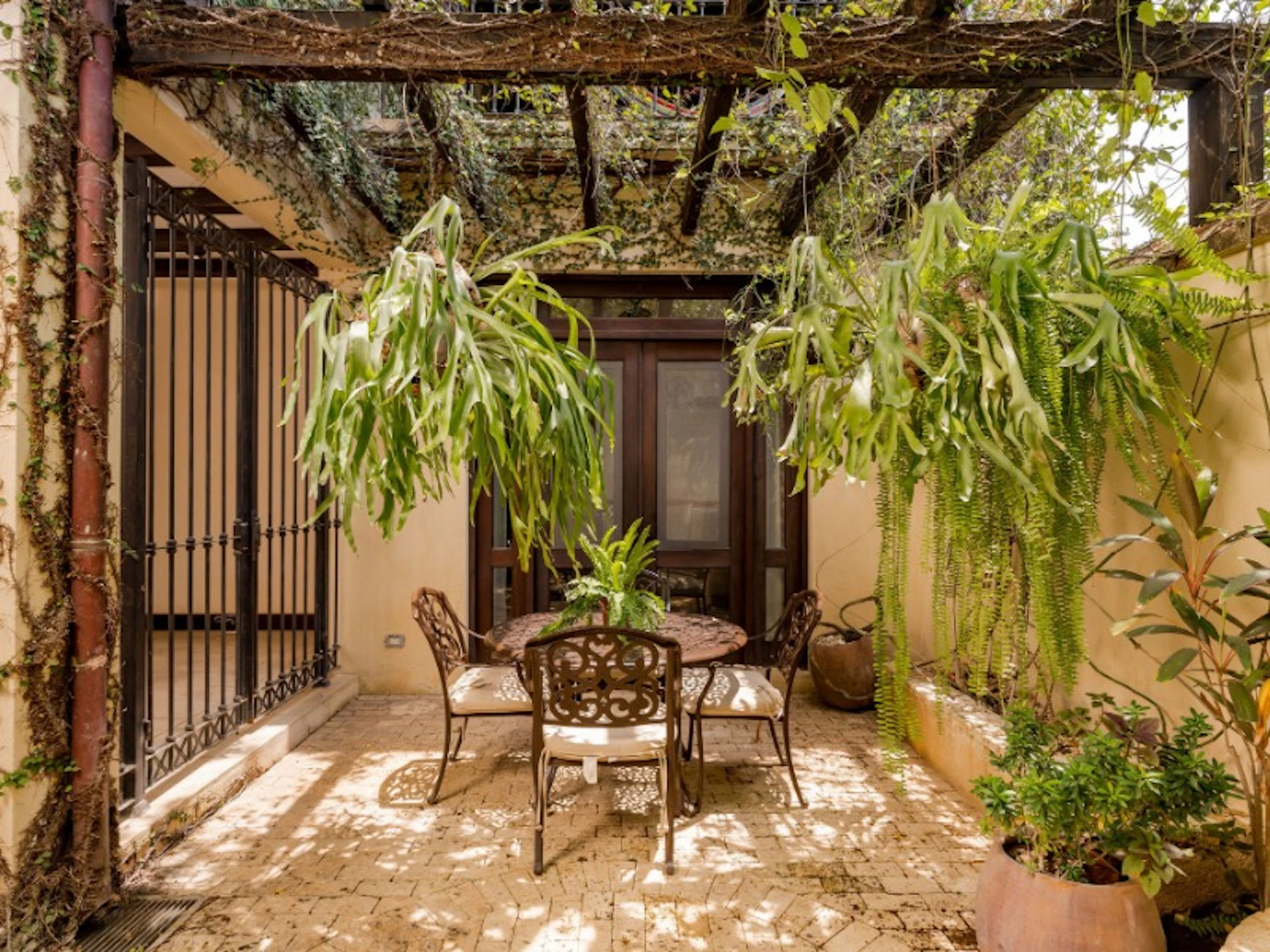 Casa Pinita | 24 Calle la Ronda