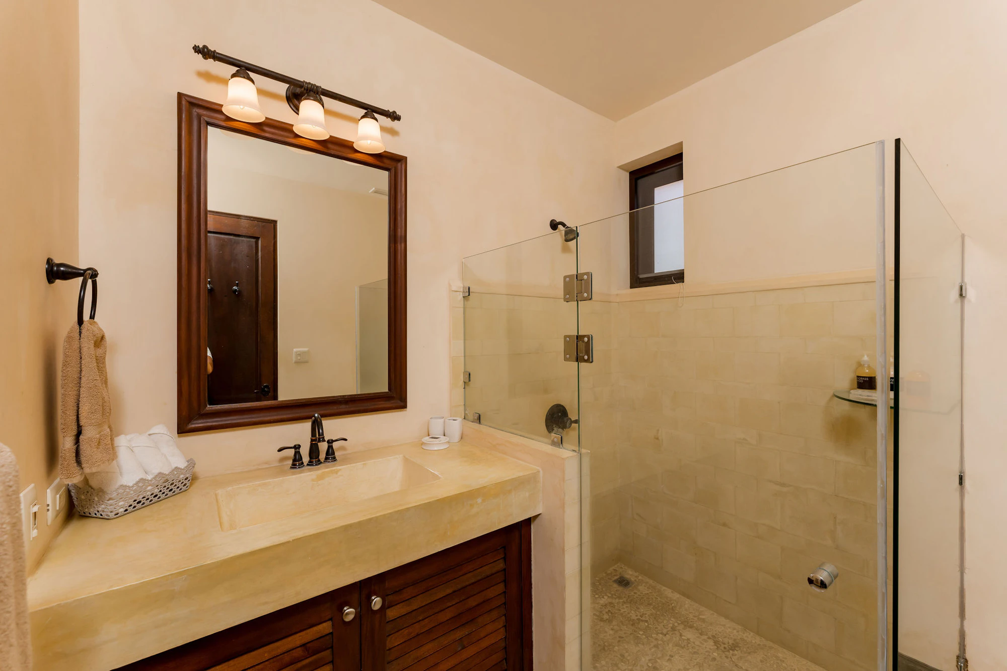 Casa Pinita | 24 Calle la Ronda