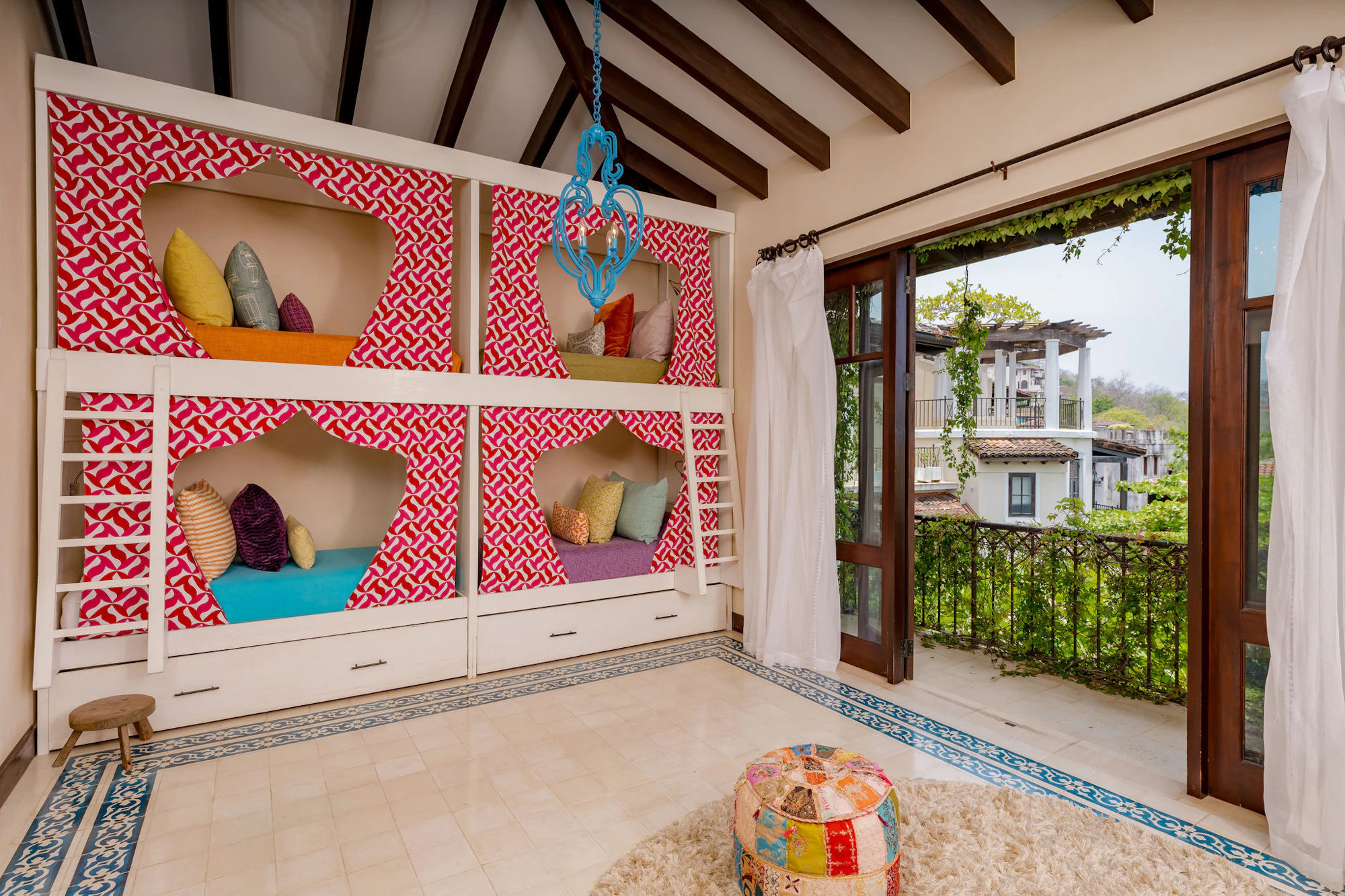 Casa Pinita | 24 Calle la Ronda