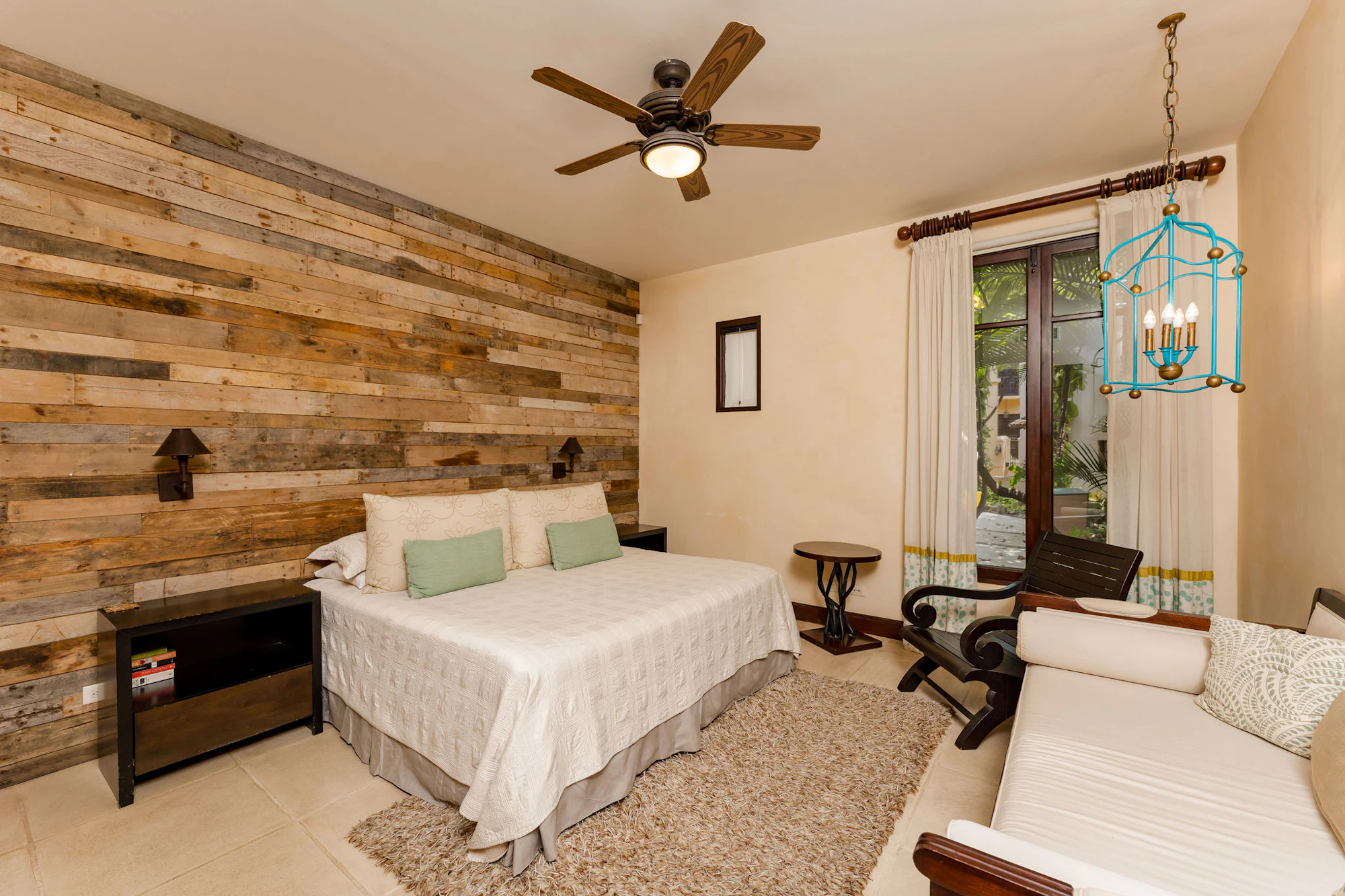 Casa Pinita | 24 Calle la Ronda