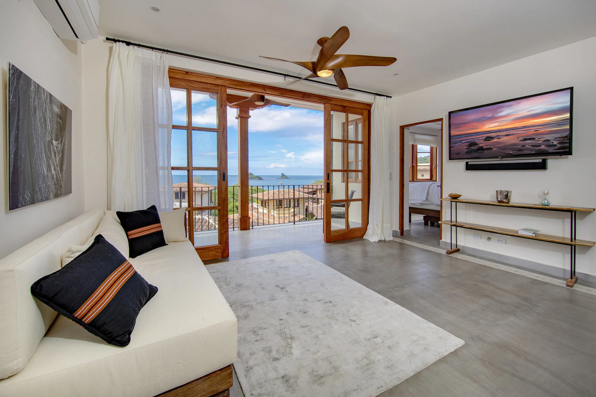 Flat | 32 Plaza Central