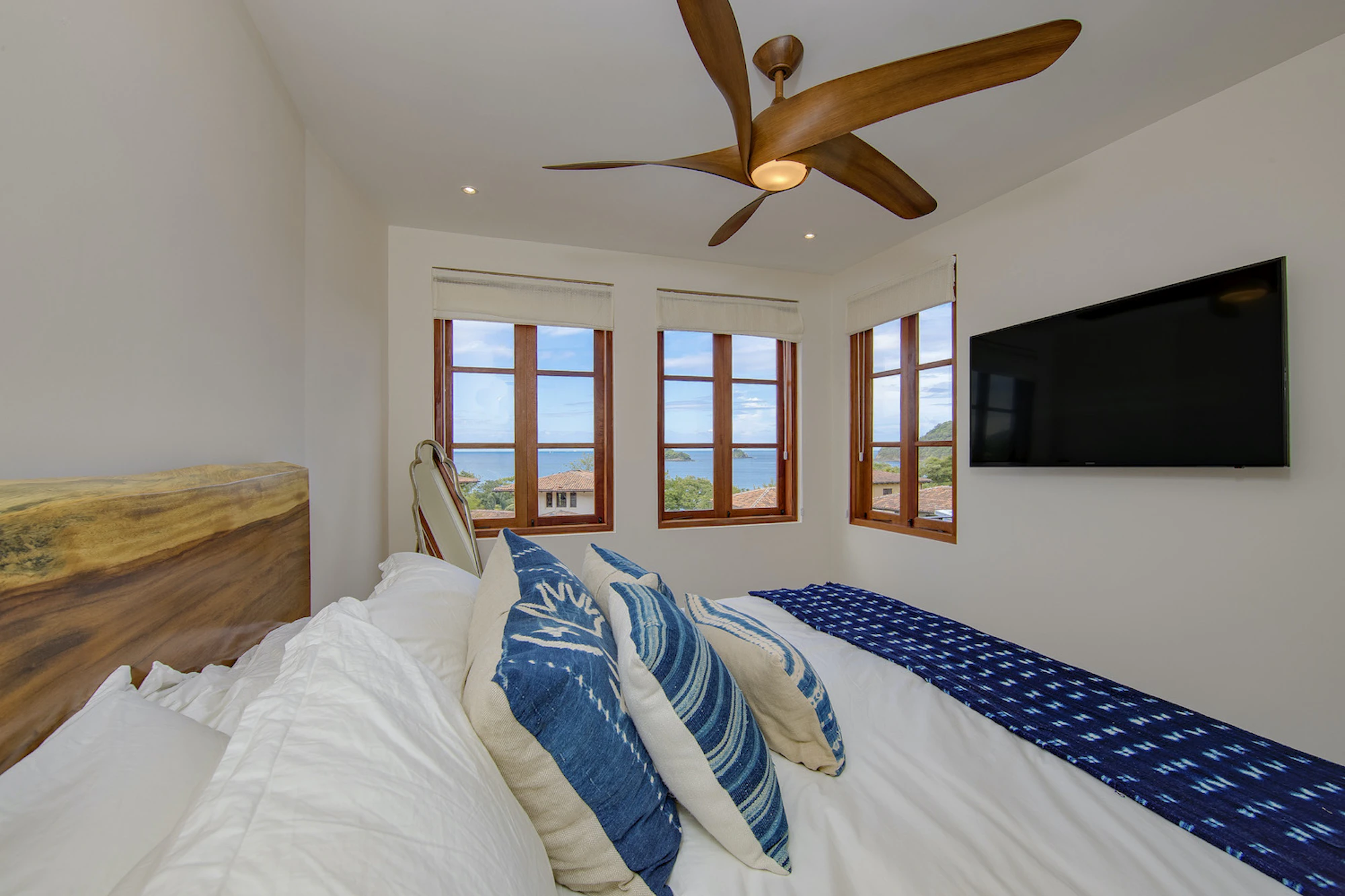 Flat | 32 Plaza Central