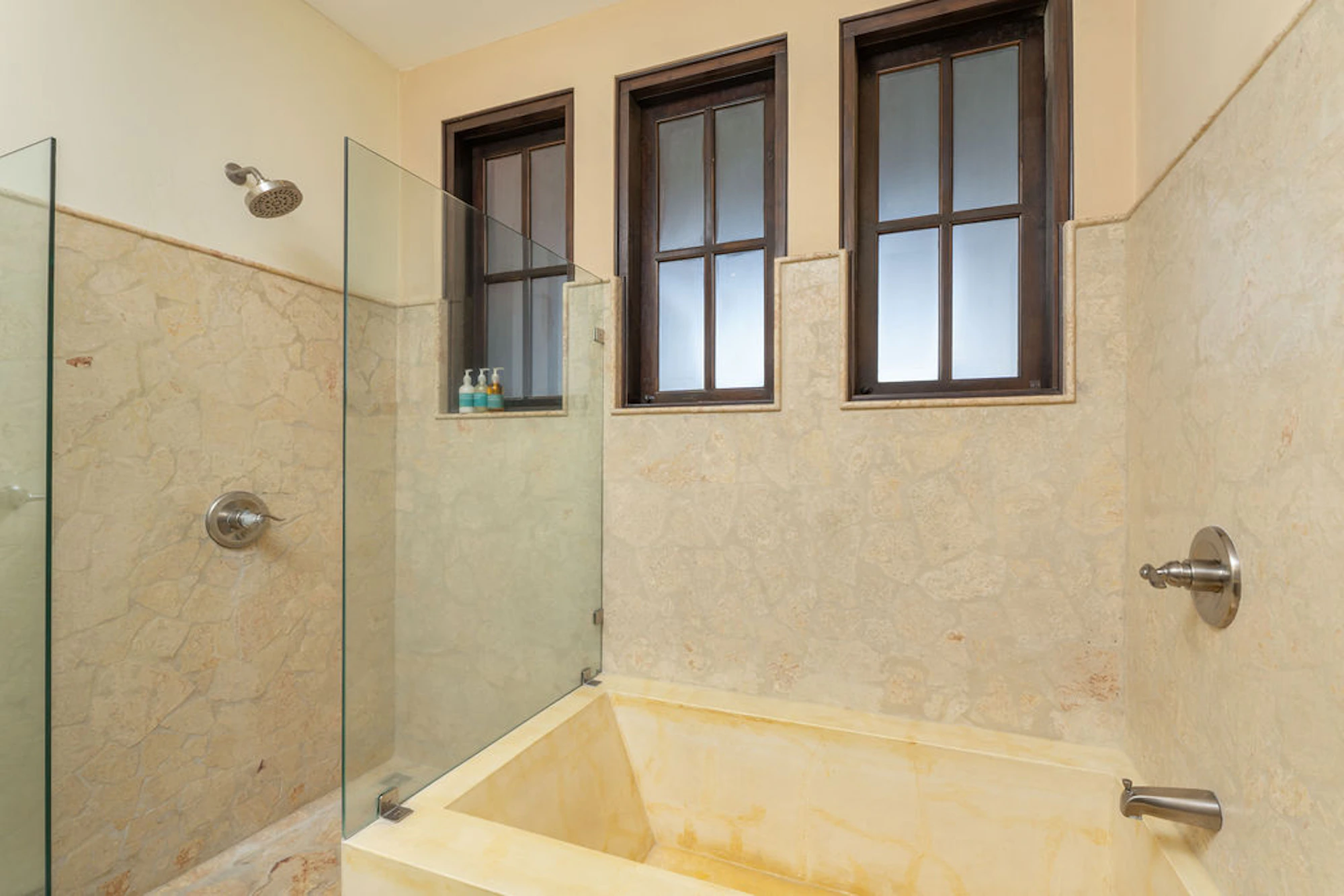 Flat | 38 Avenida La Antigua