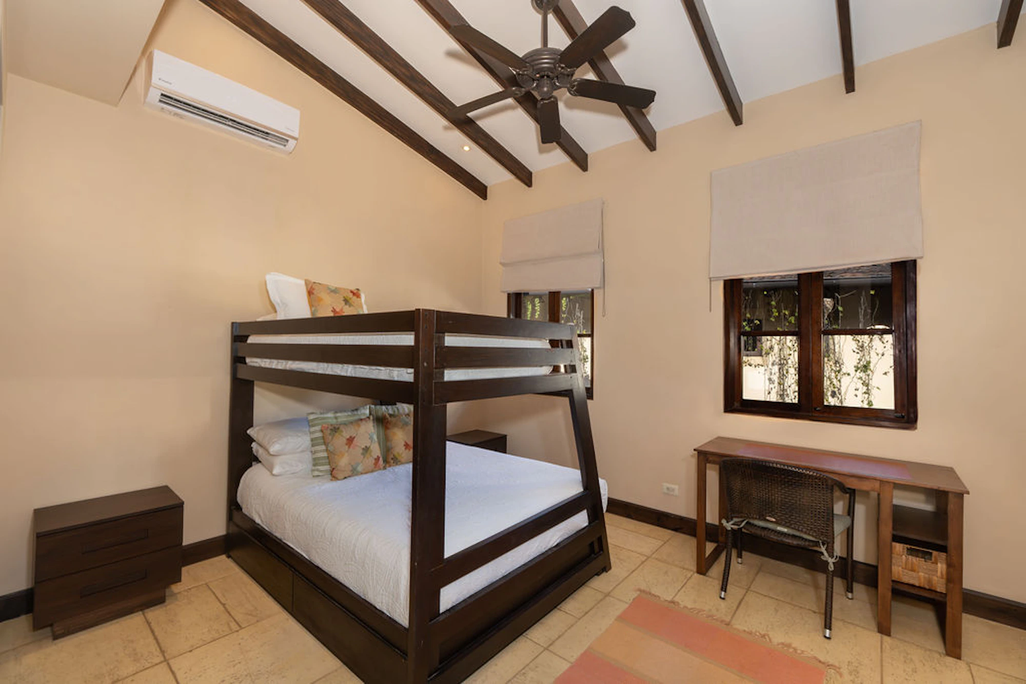 Flat | 38 Avenida La Antigua