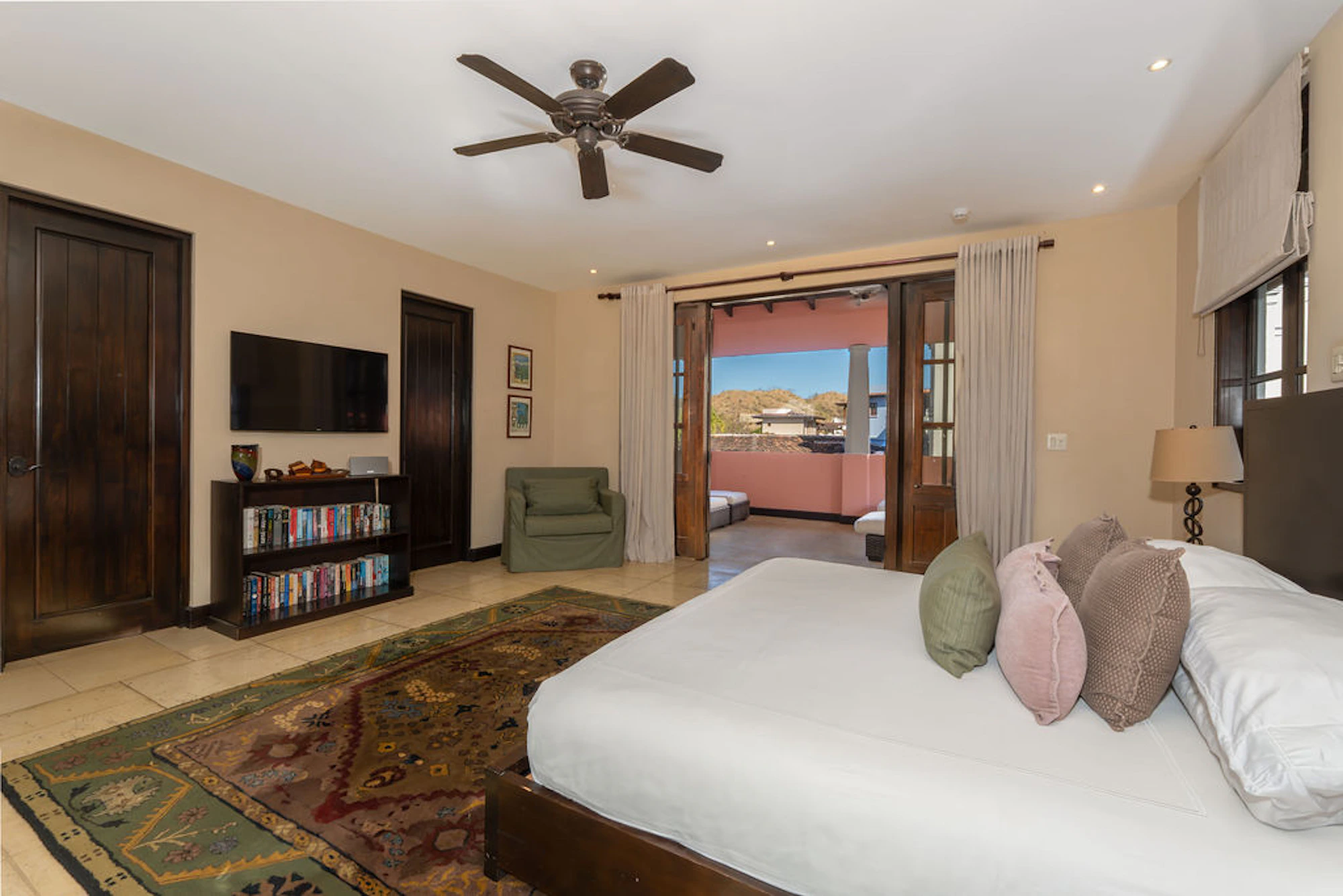 Flat | 38 Avenida La Antigua