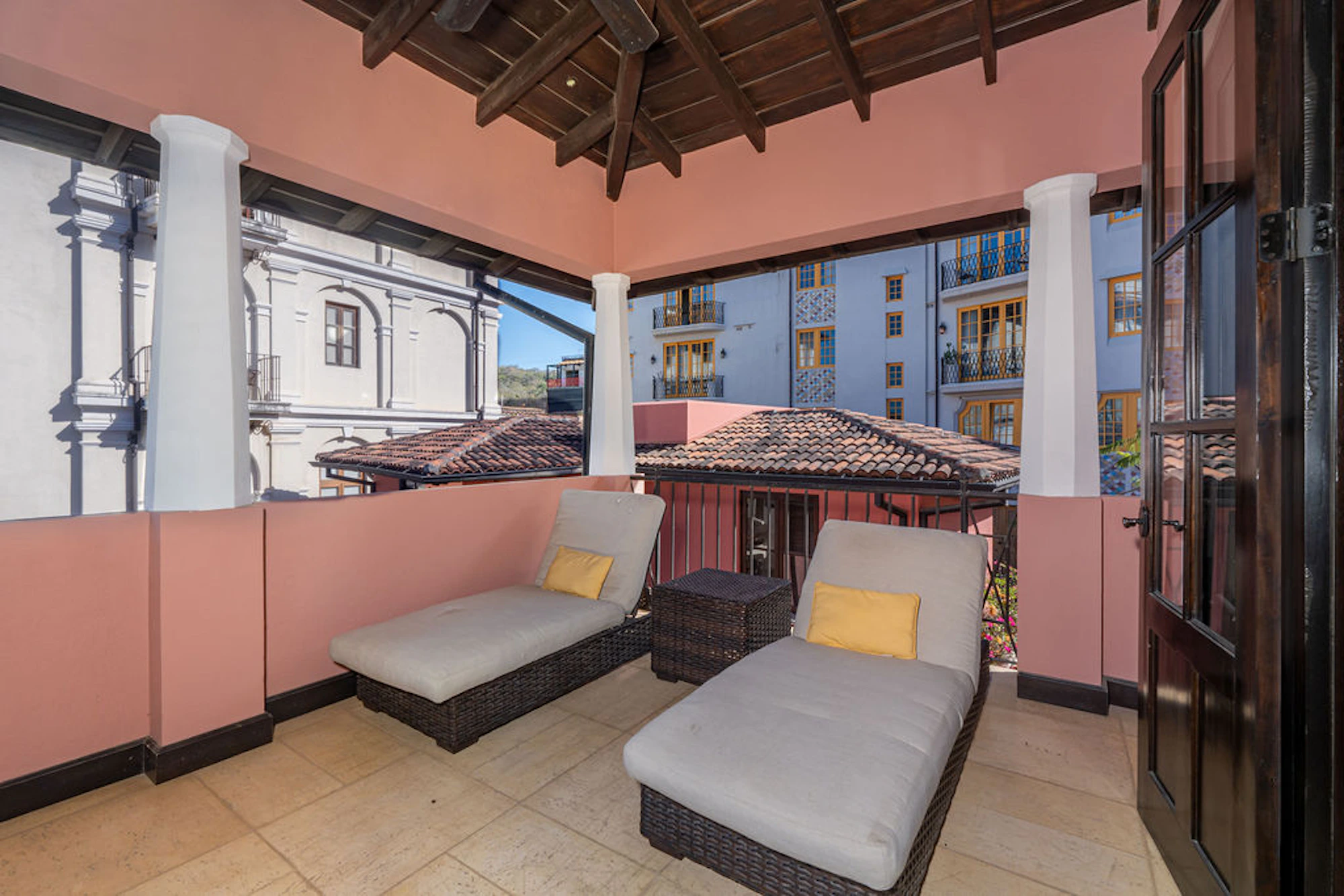 Flat | 38 Avenida La Antigua