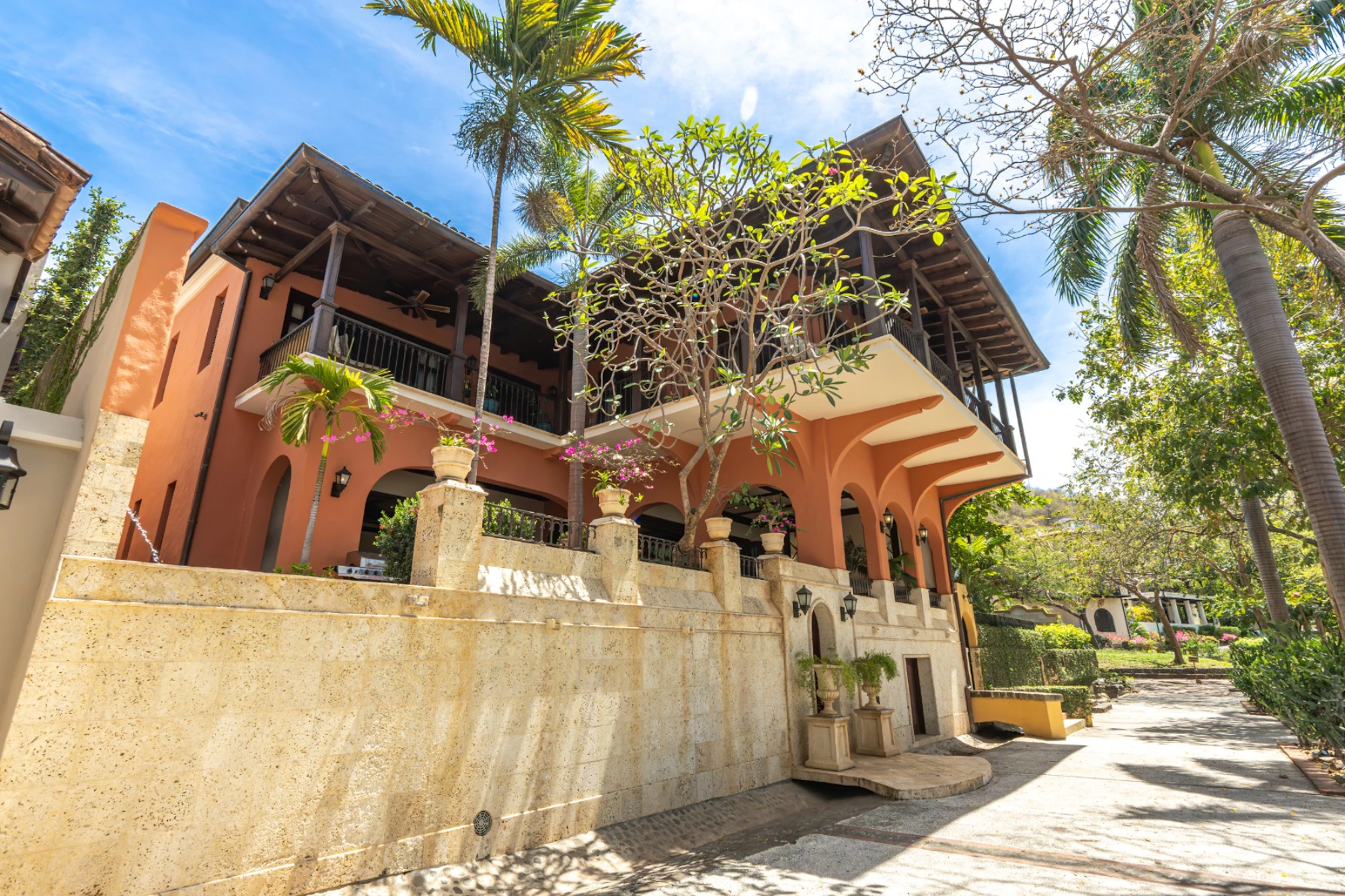 Casa Teja | 12 Paseo del Mar