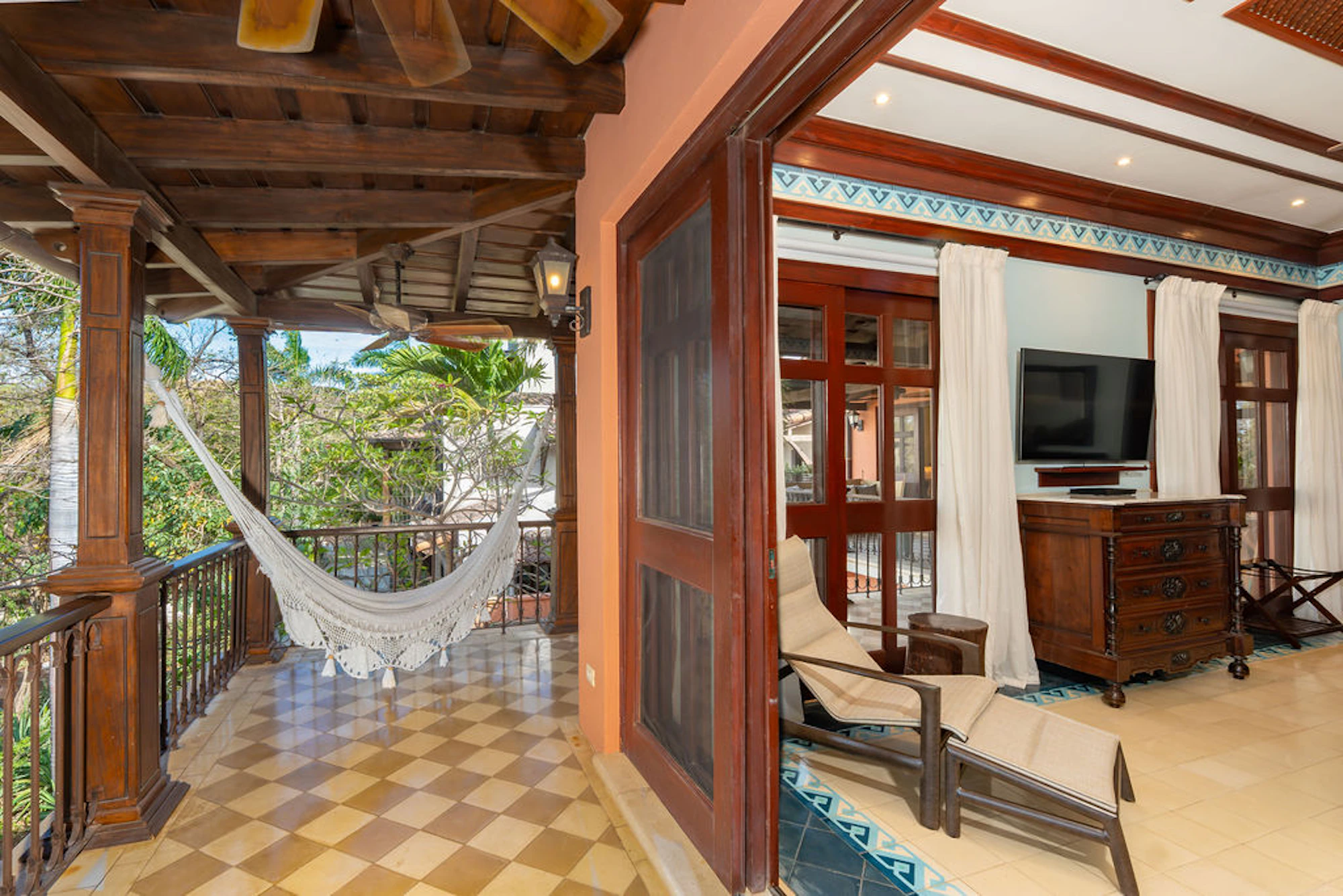 Casa Teja | 12 Paseo del Mar