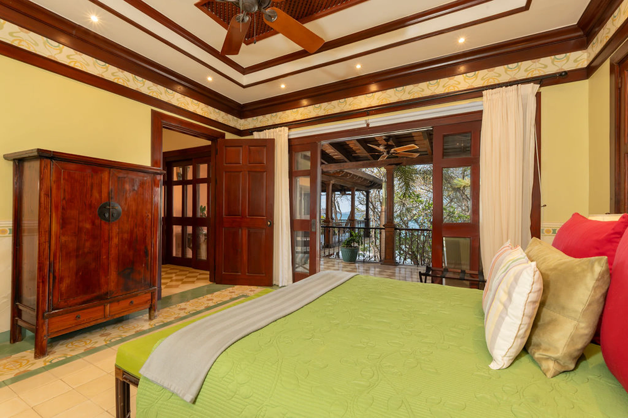 Casa Teja | 12 Paseo del Mar