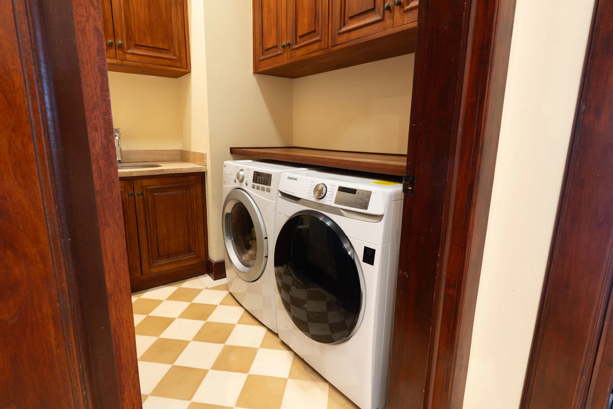 Casa Teja | 12 Paseo del Mar