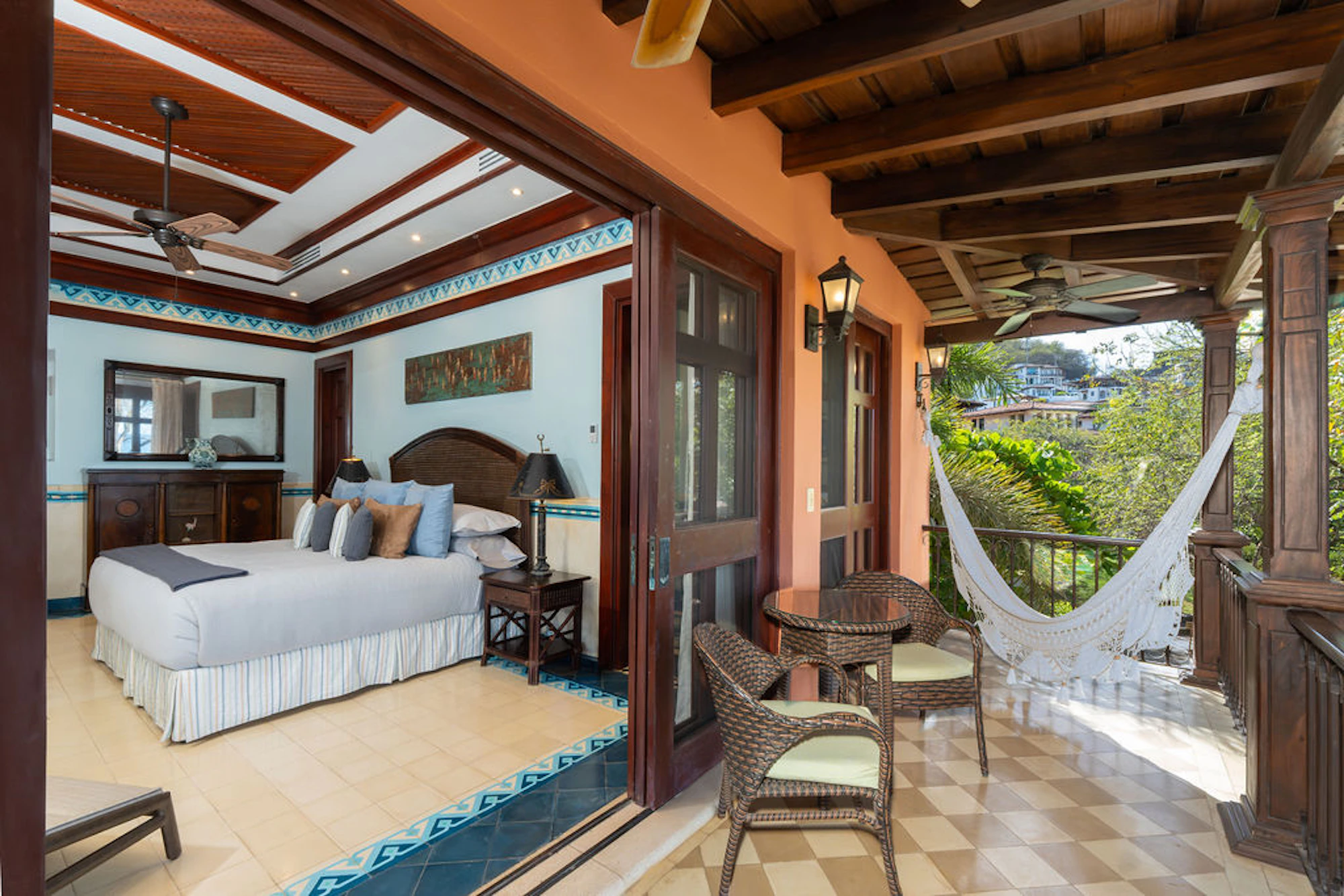 Casa Teja | 12 Paseo del Mar