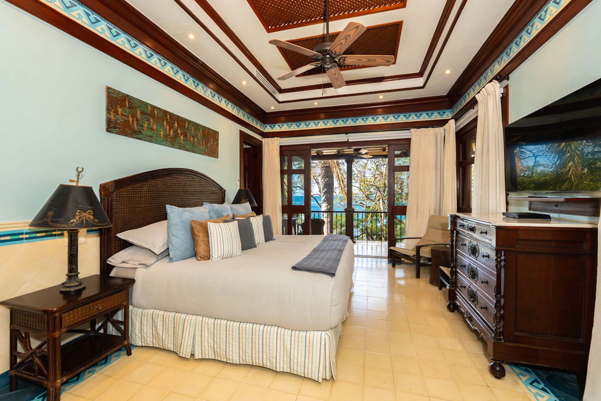 Casa Teja | 12 Paseo del Mar