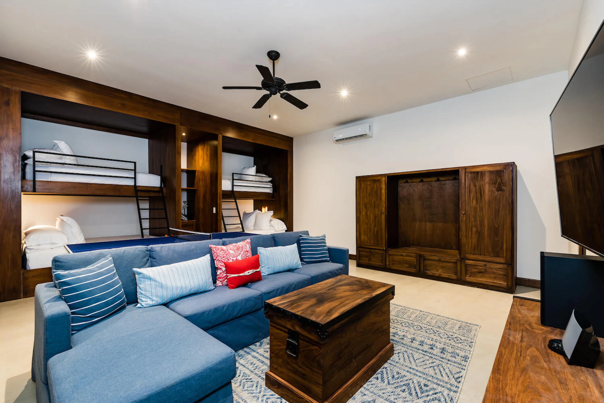 Casa Acuarela | 17 Calle Cartagena